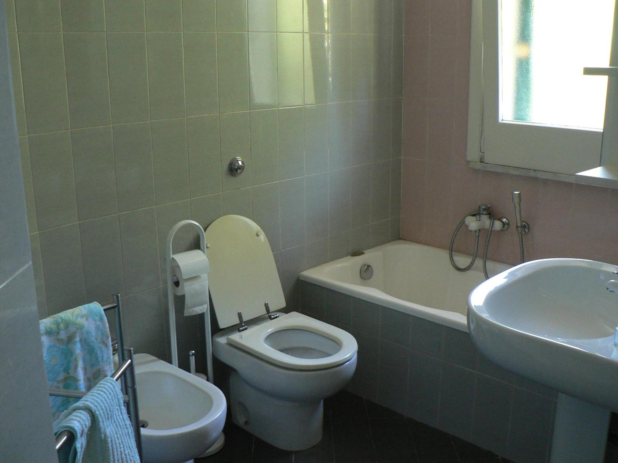 Deluxe Double Room (2 Adults + 1 Child) photo 2