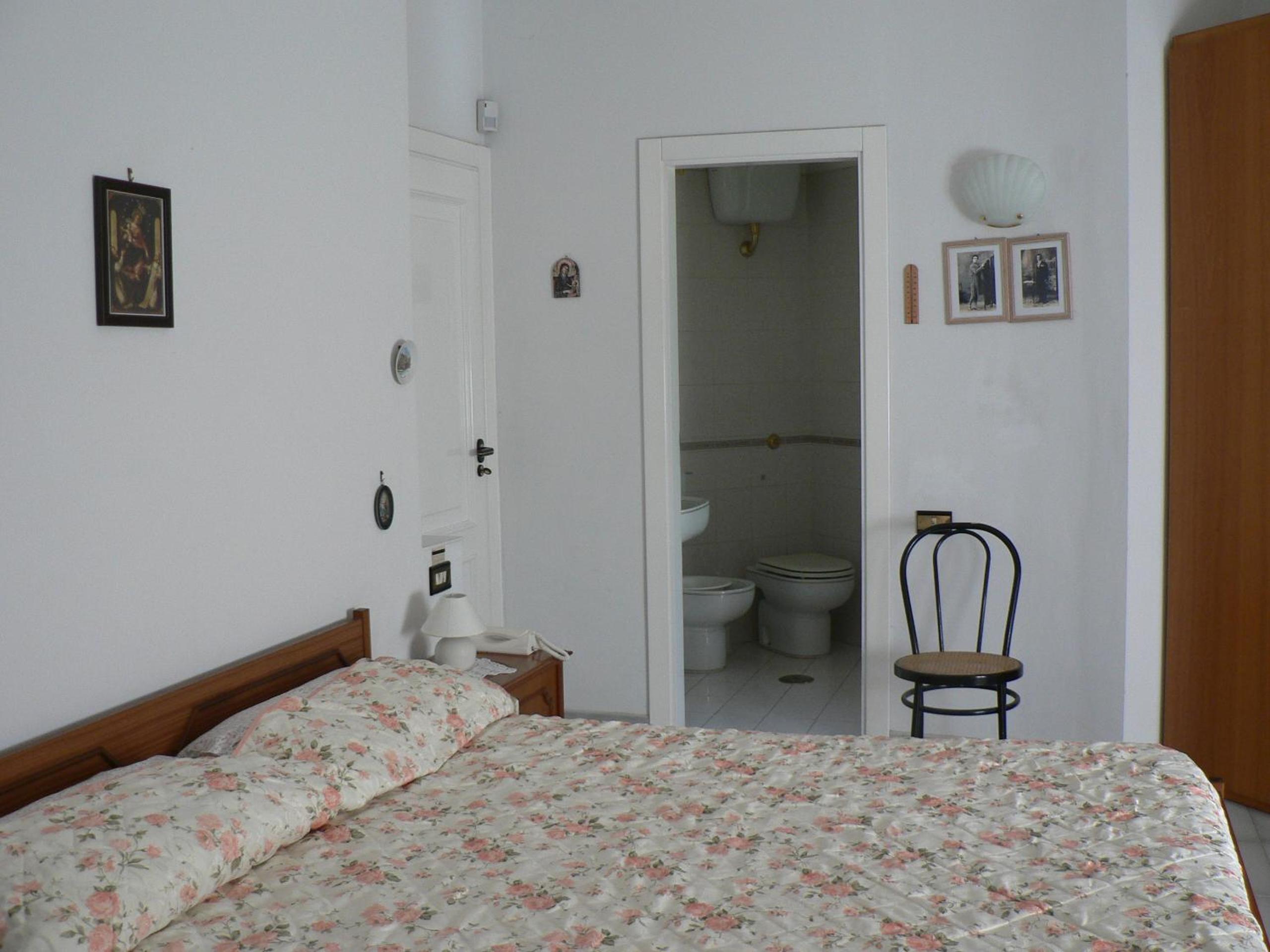 Deluxe Double Room with Shower photo 3