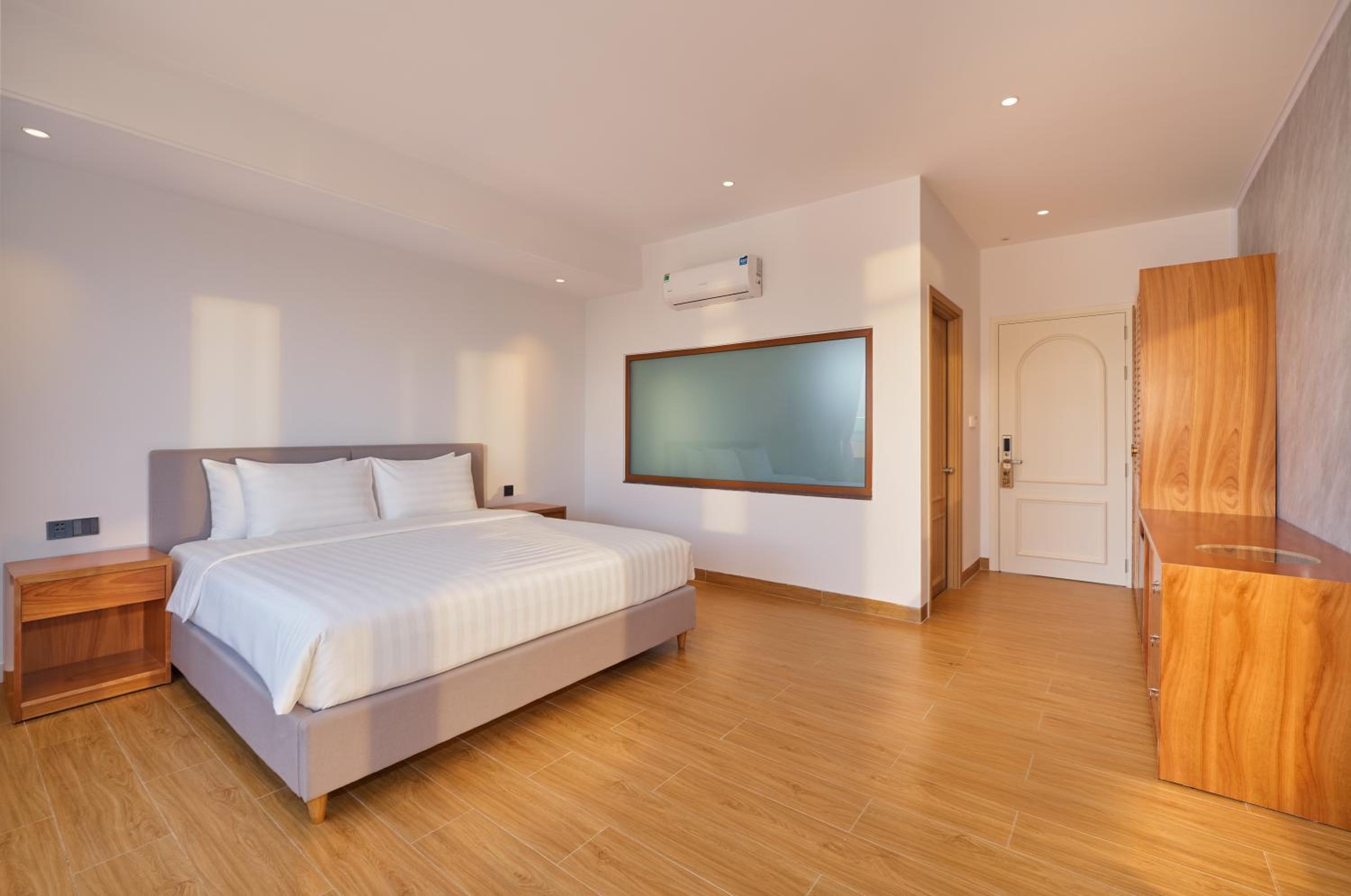 King Room with Balcony photo 3