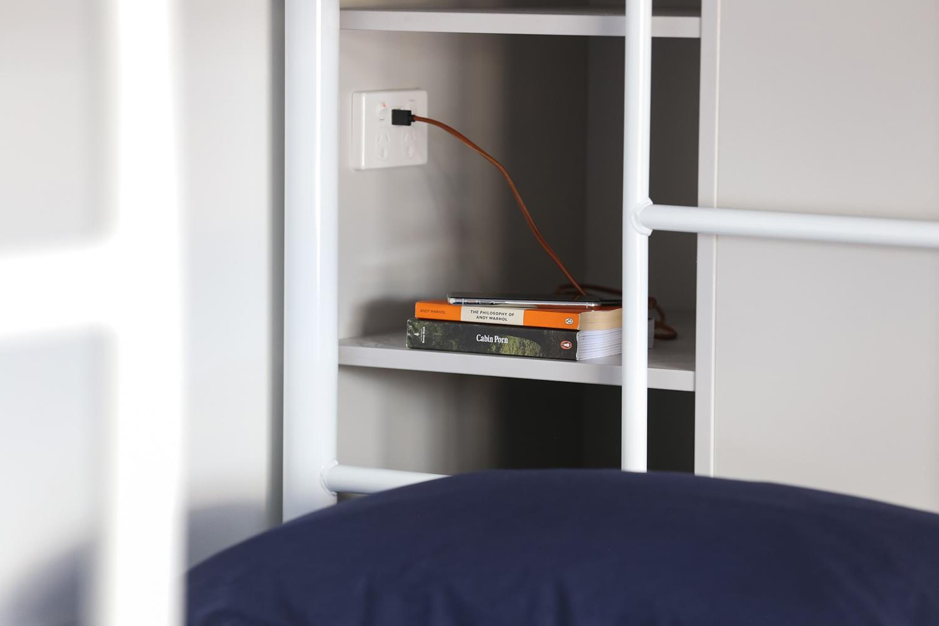 Bed in 8-Bed Mixed Dormitory Room photo 1