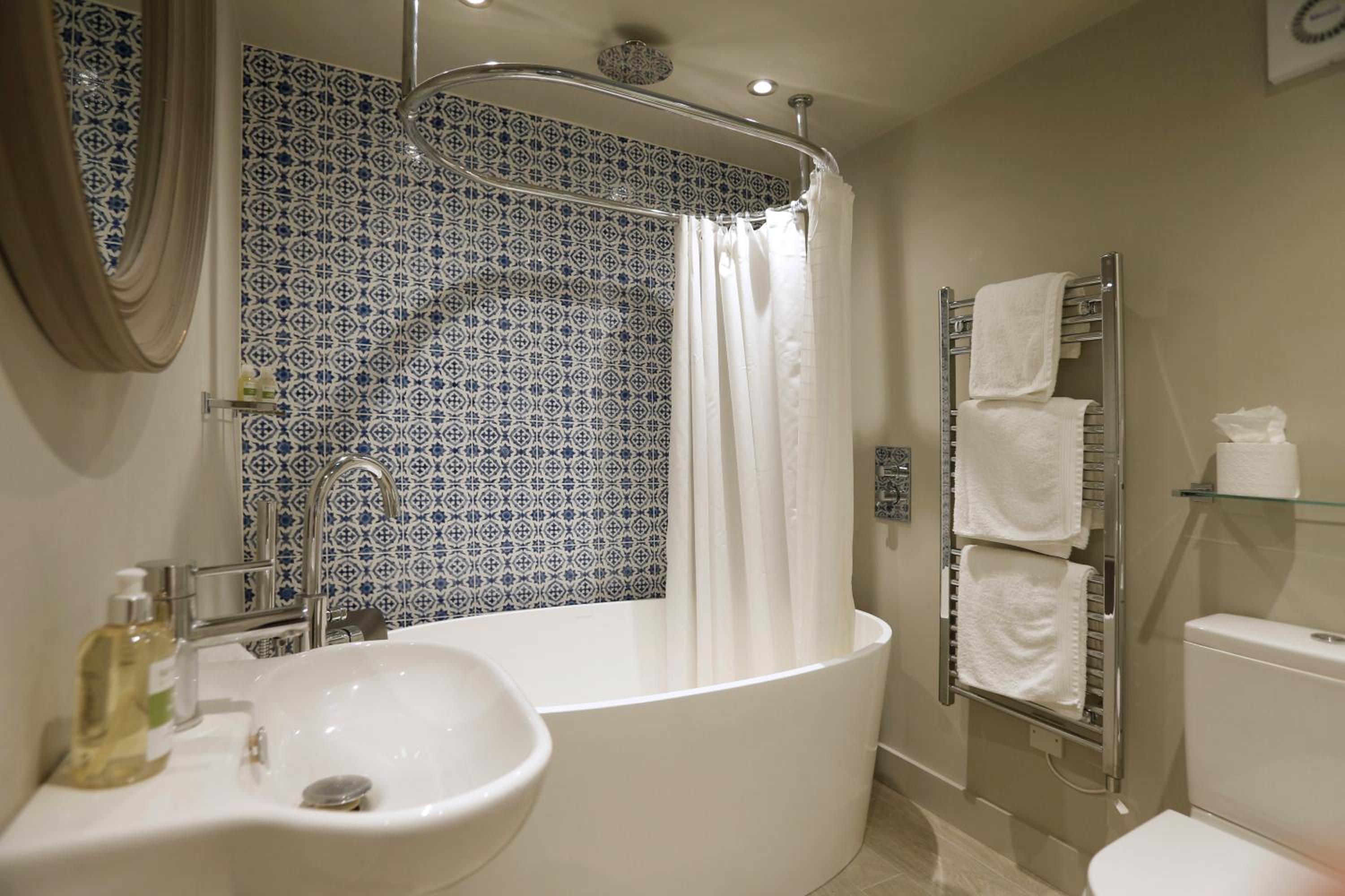 Superior King Suite with Garden View photo 3