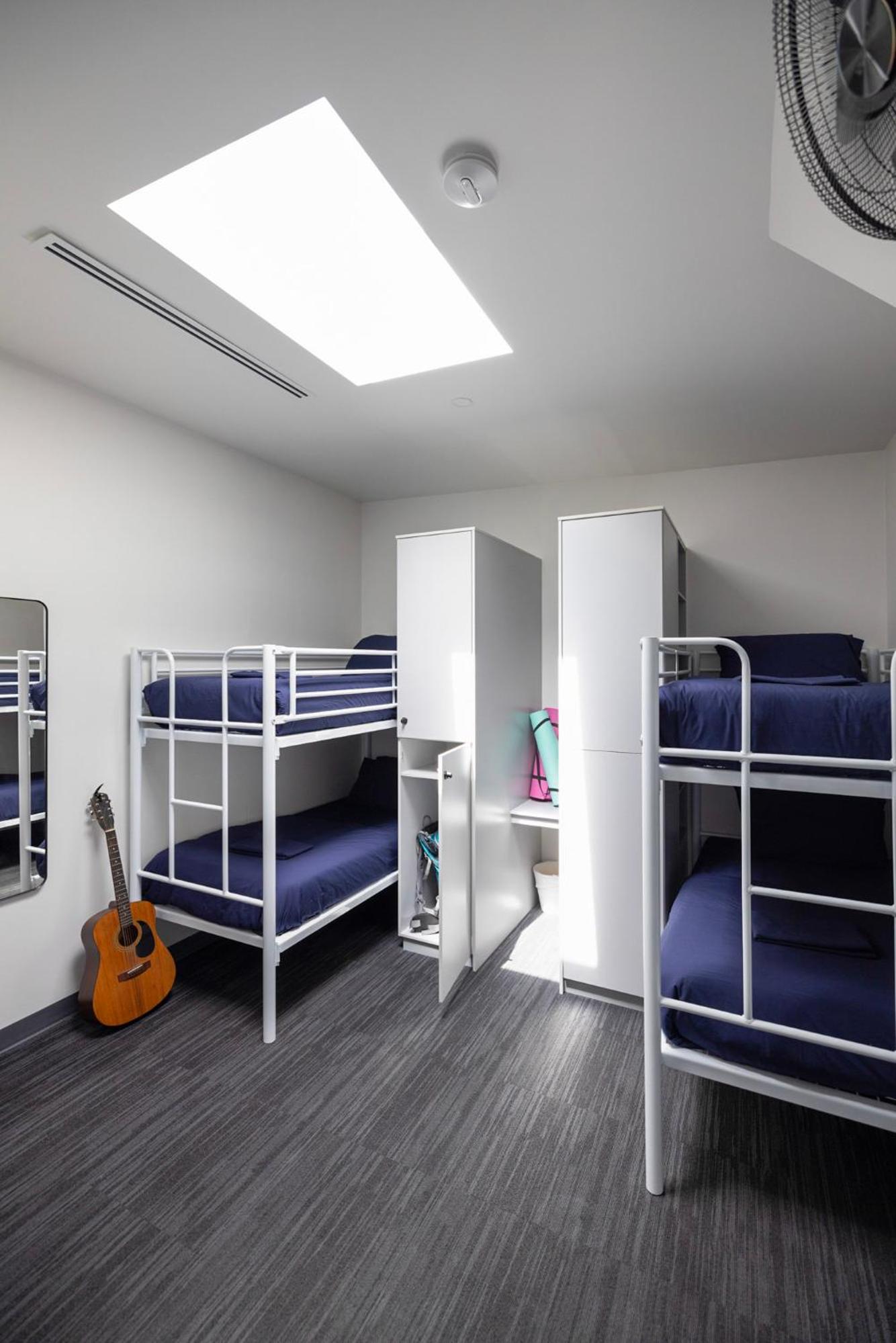 Bed in 8-Bed Mixed Dormitory Room photo 2