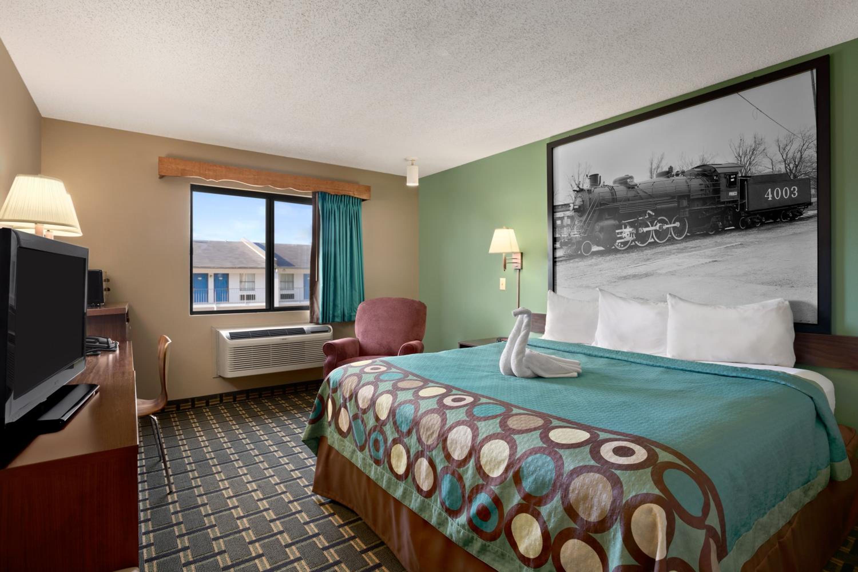 King Room - Non-Smoking - Photo 3