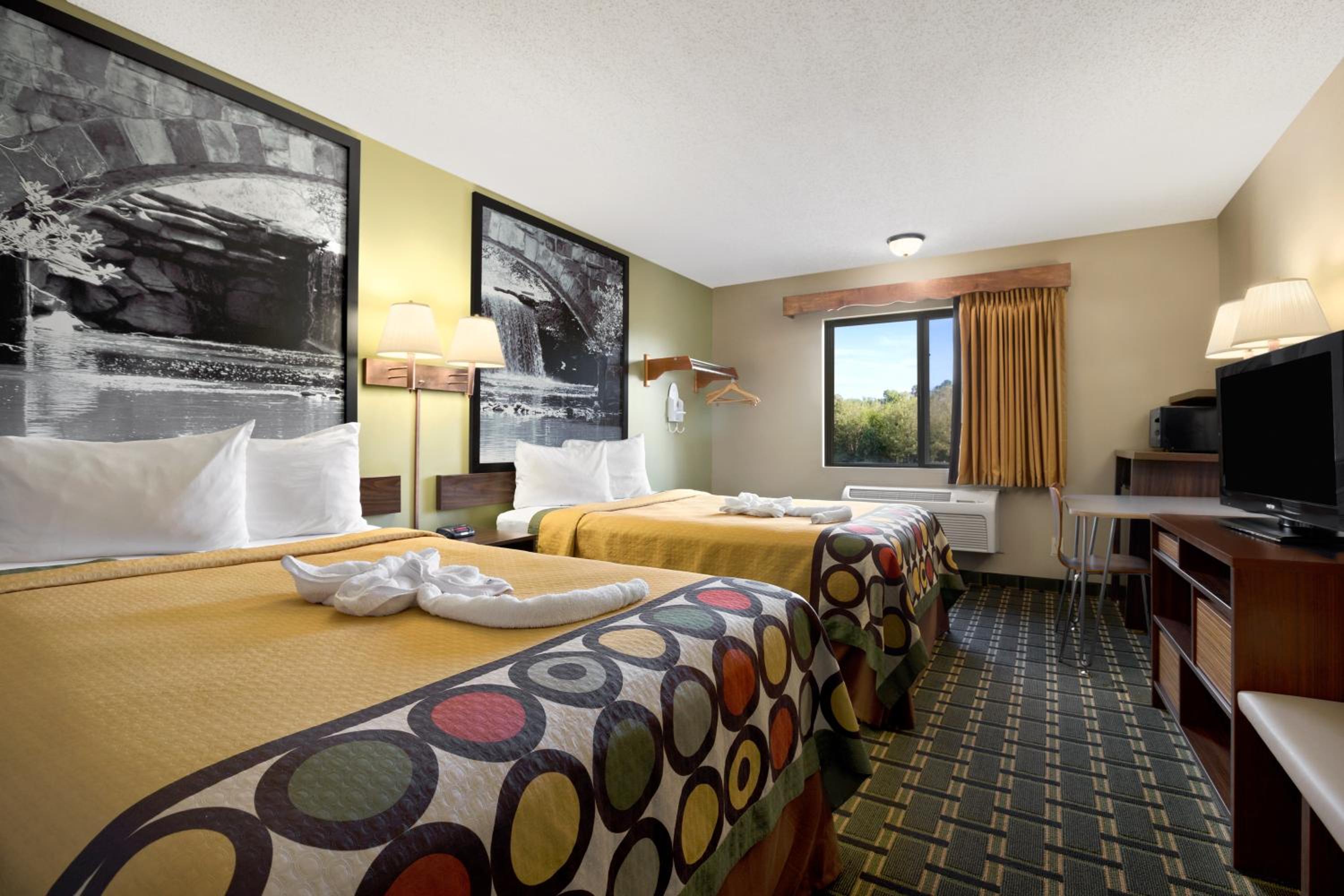 Deluxe Double Room with Two Double Beds - Non-Smoking - Photo 1