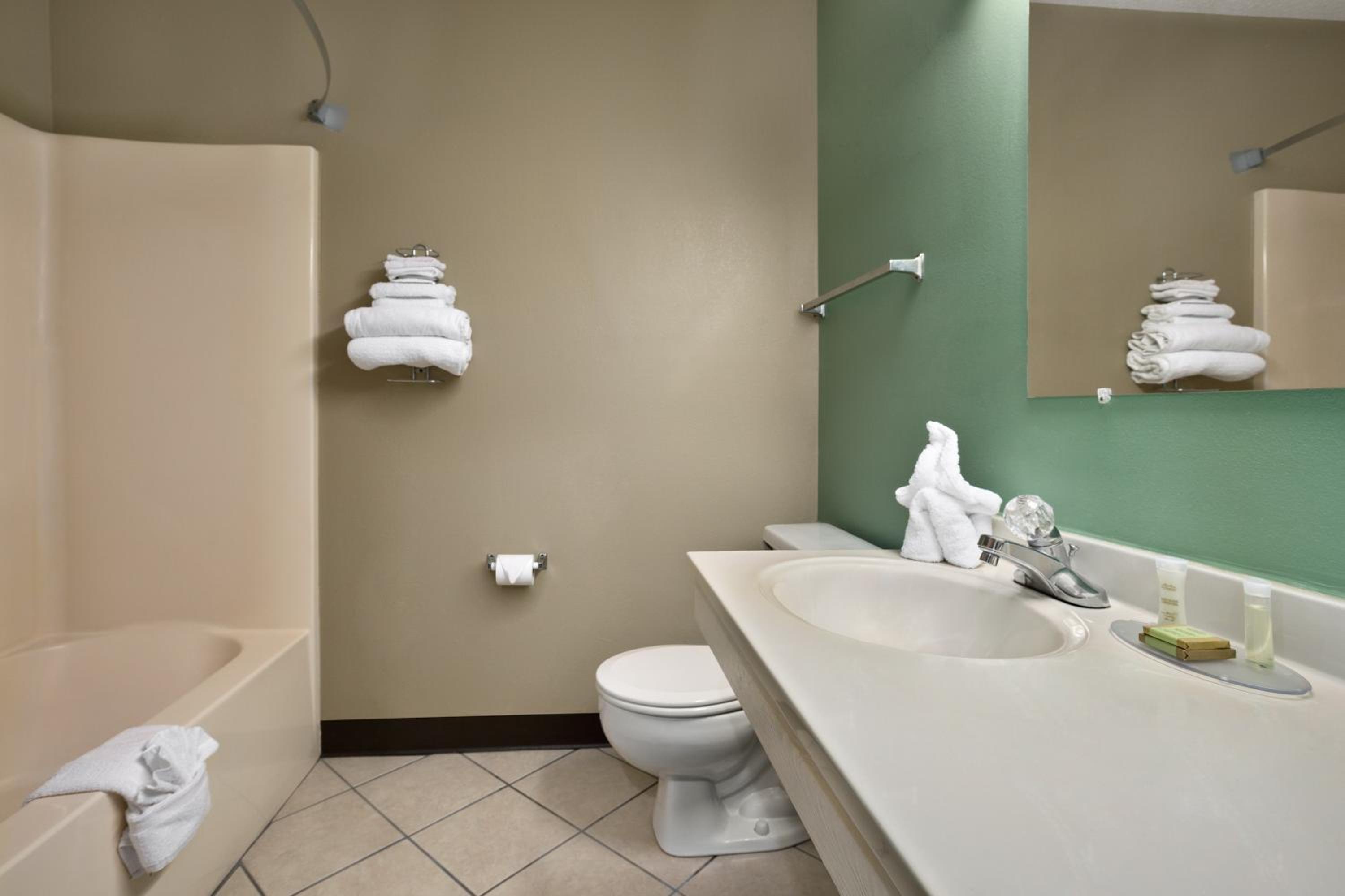 Deluxe Double Room with Two Double Beds - Non-Smoking - Photo 3