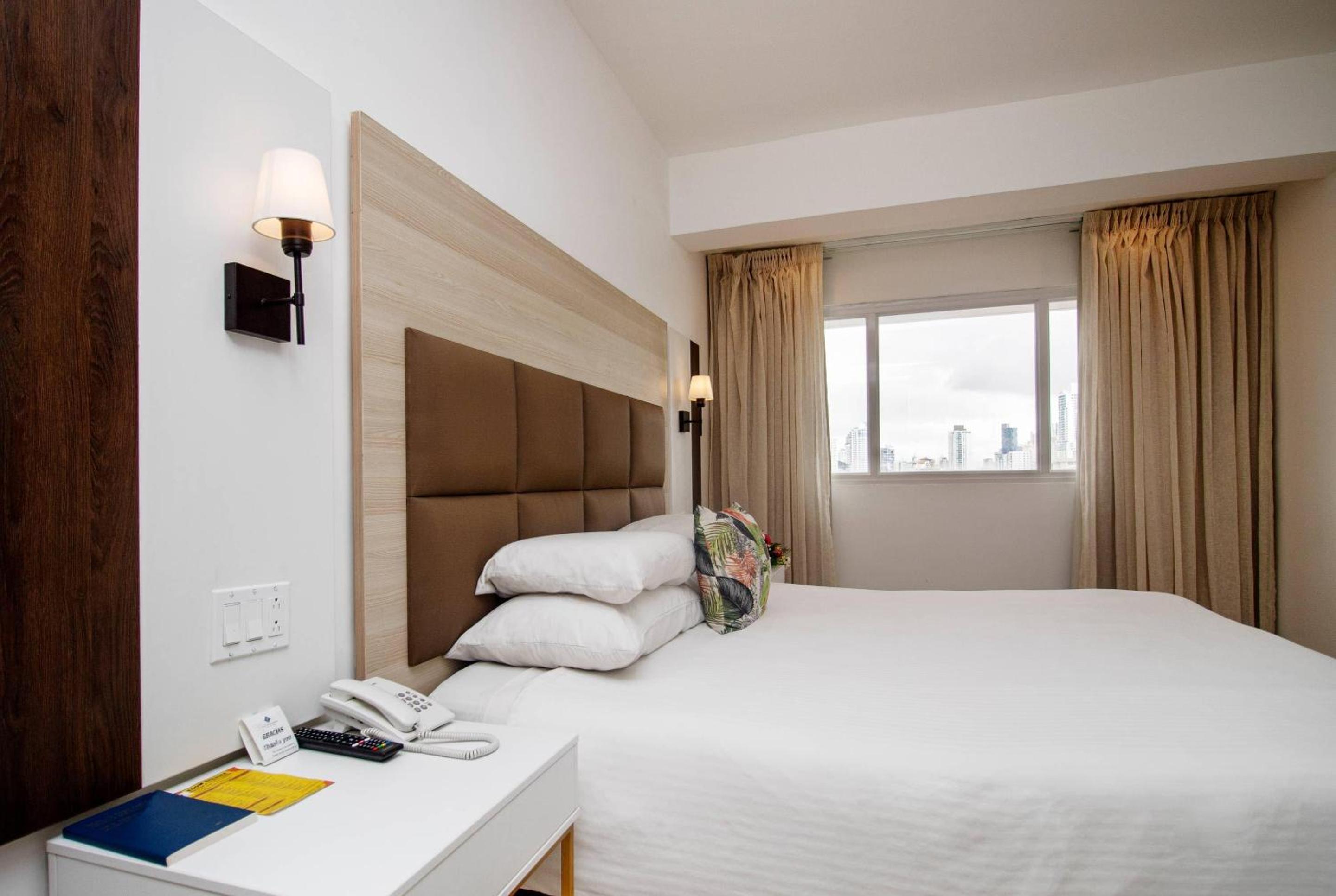 1 Double Bed, Superior City View photo 3