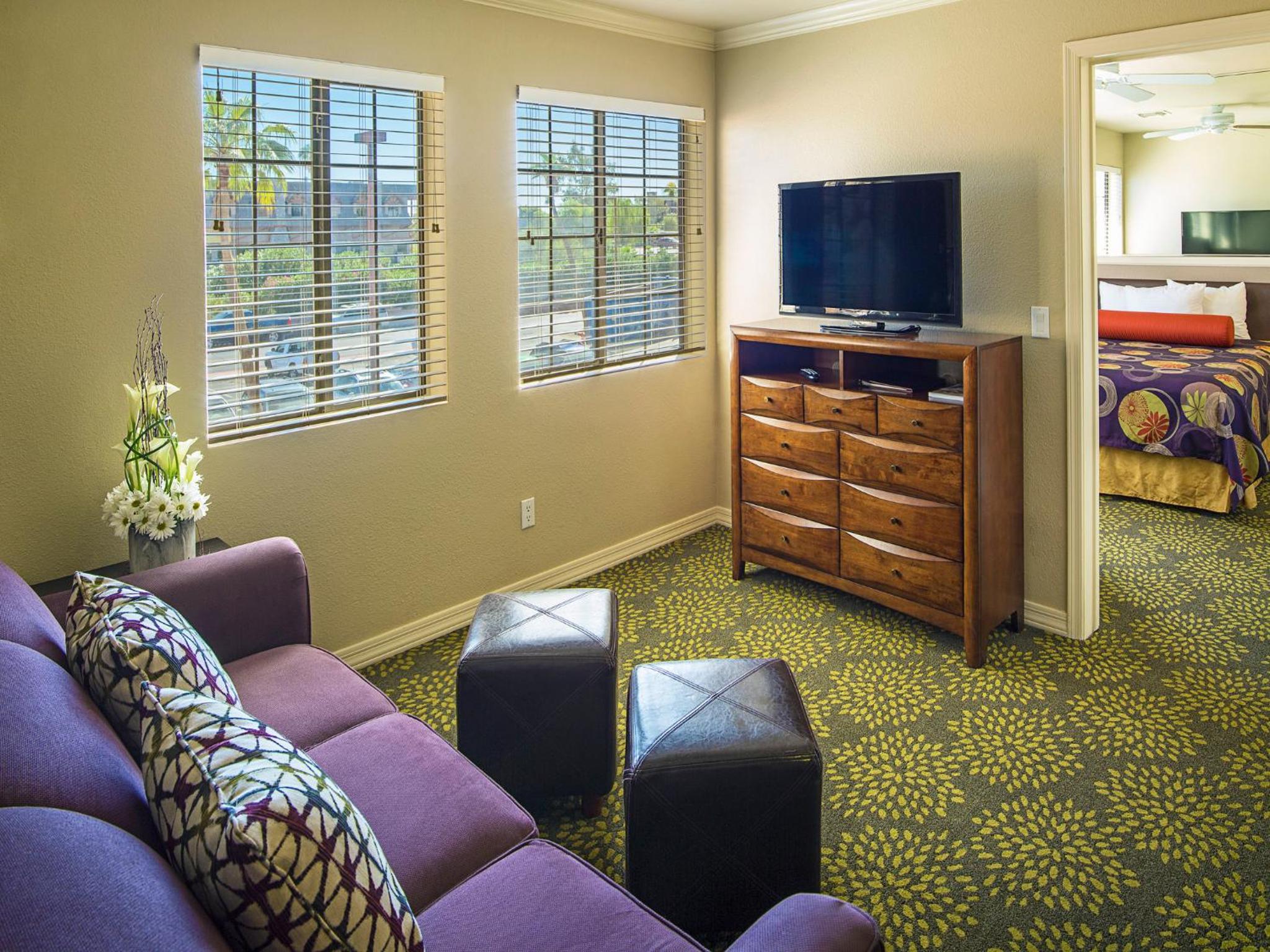 One-Bedroom Queen Suite photo 1