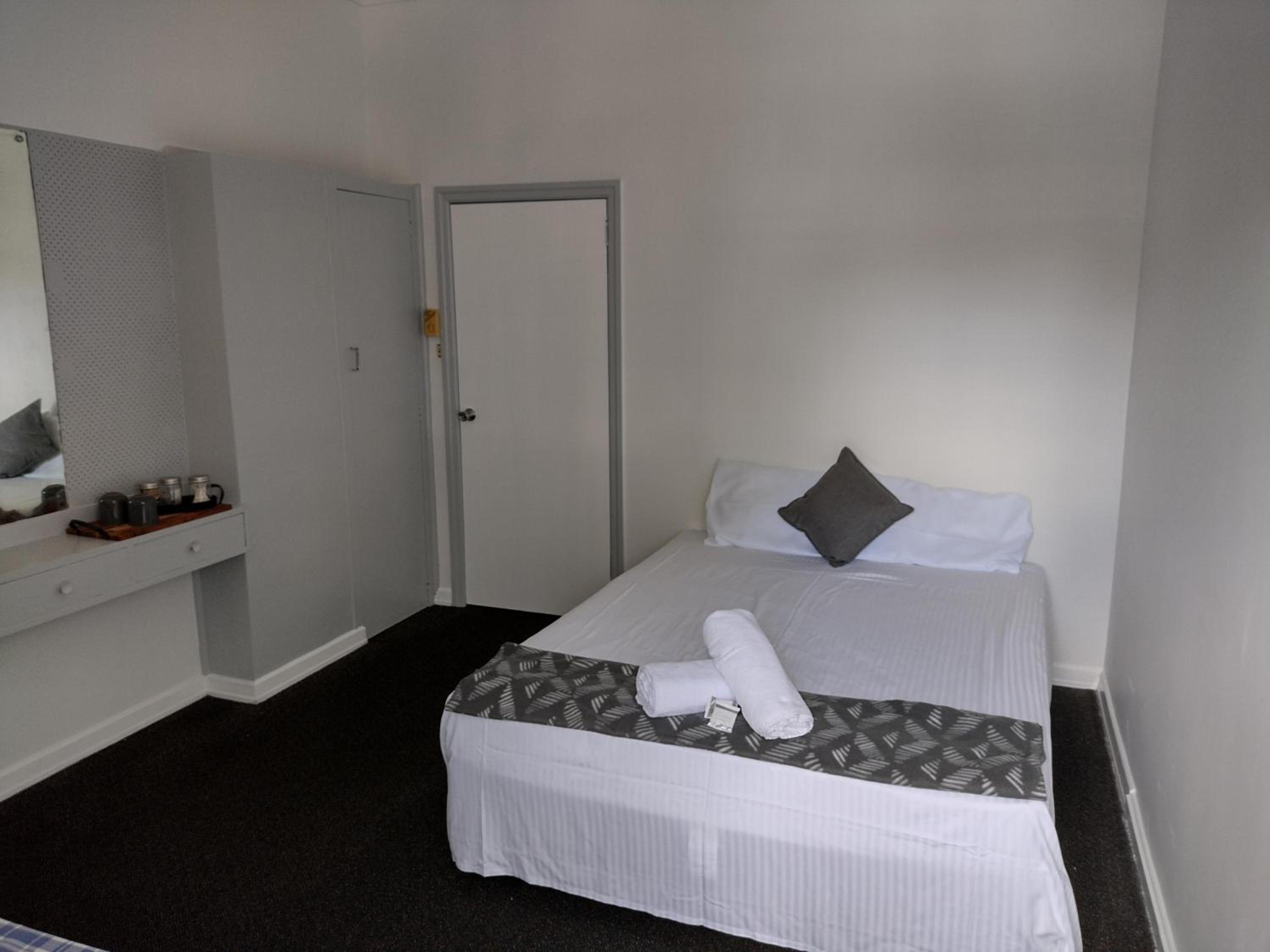 Double Room with Shared Bathroom photo 1