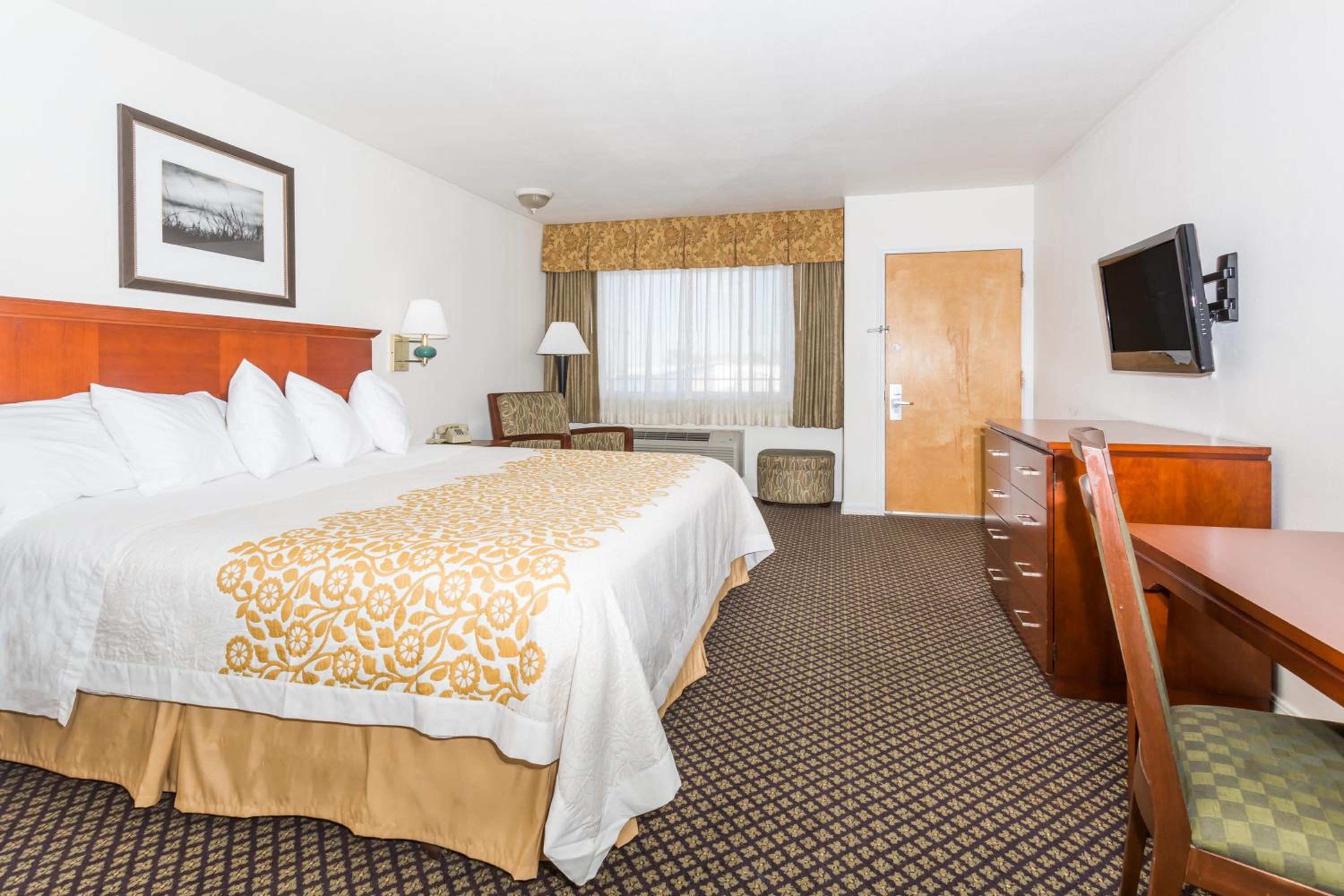 King Room - Non-Smoking photo 1