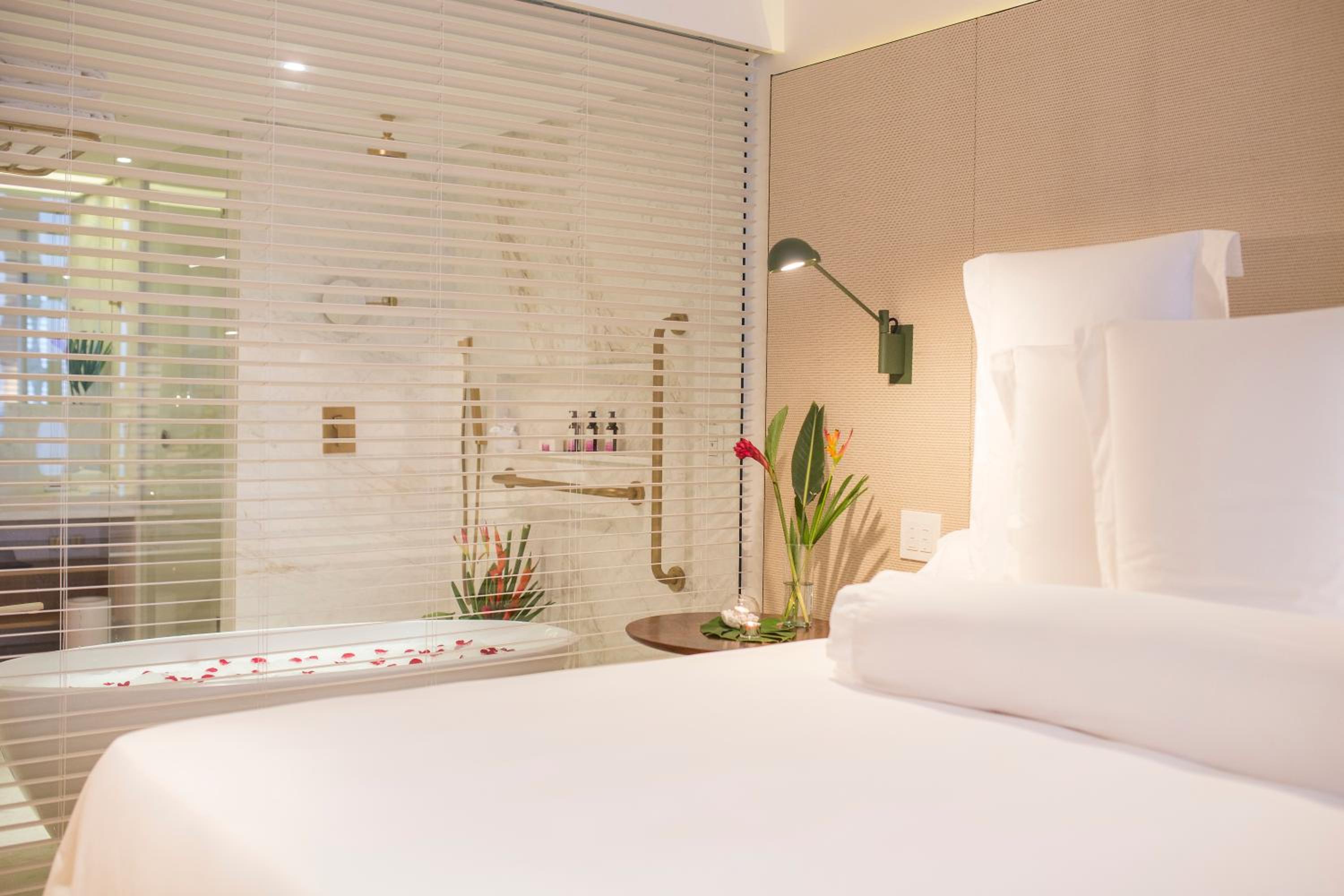 Ocean Deluxe King Size Bed