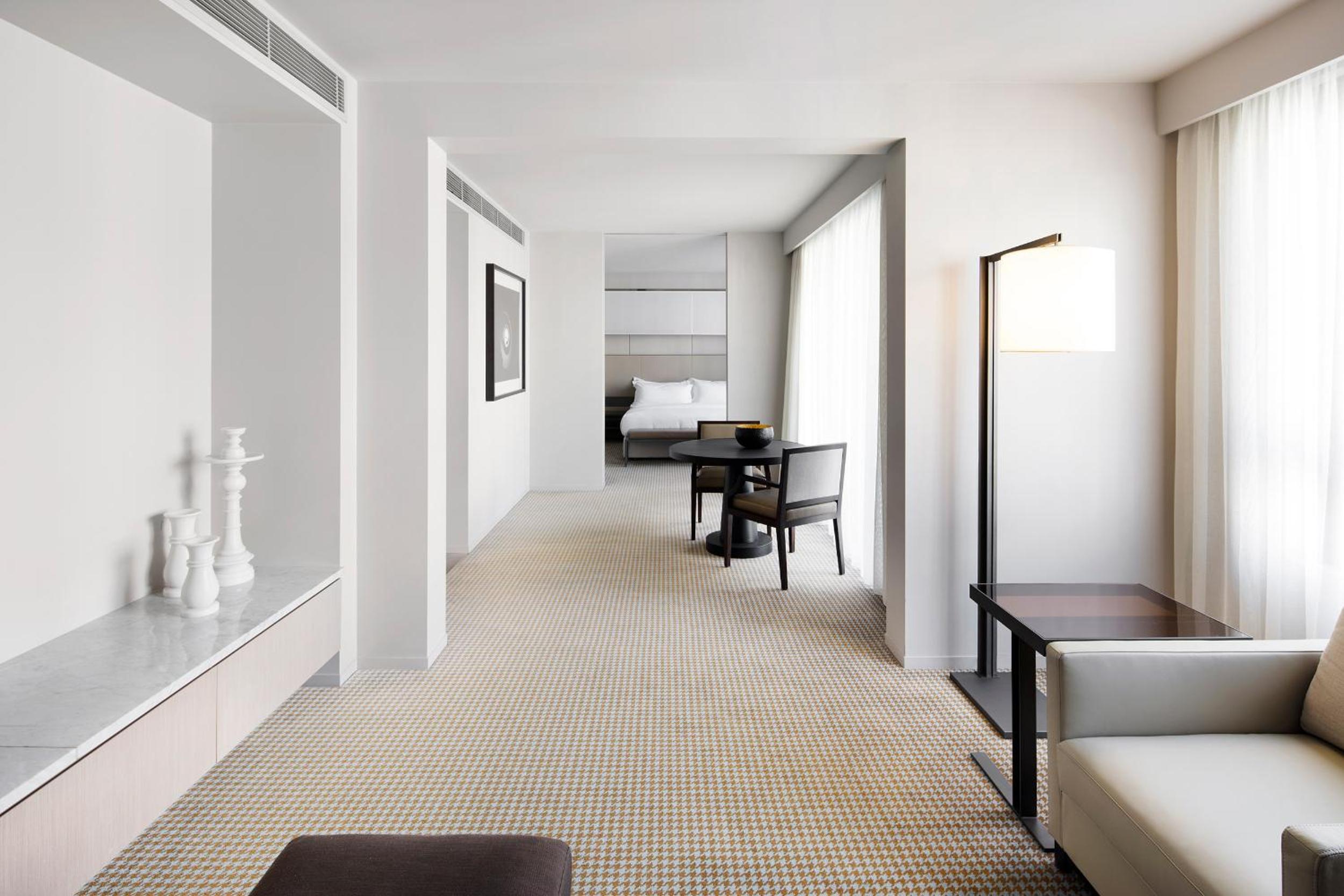 One-Bedroom Suite - Realm - Photo 2