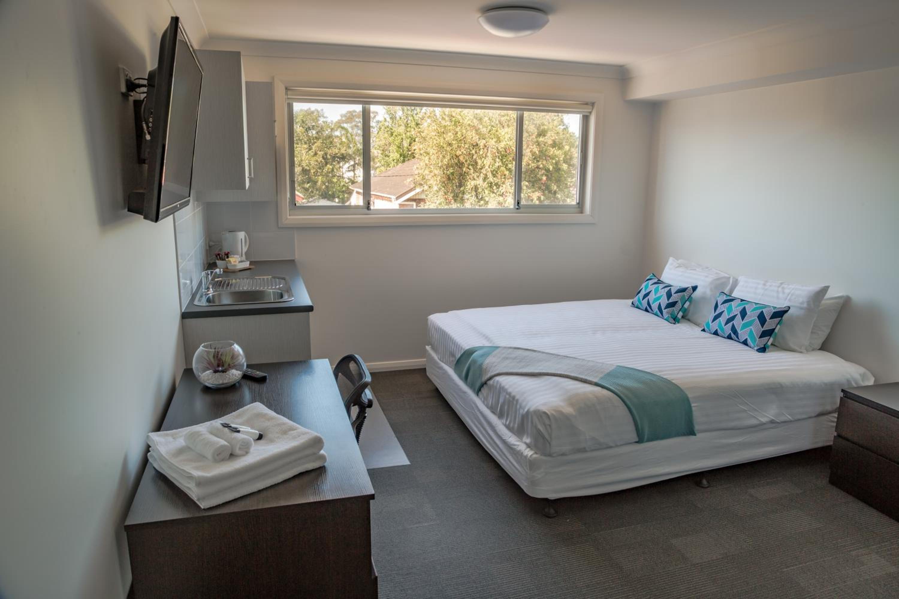 Deluxe Double Room - Photo 9