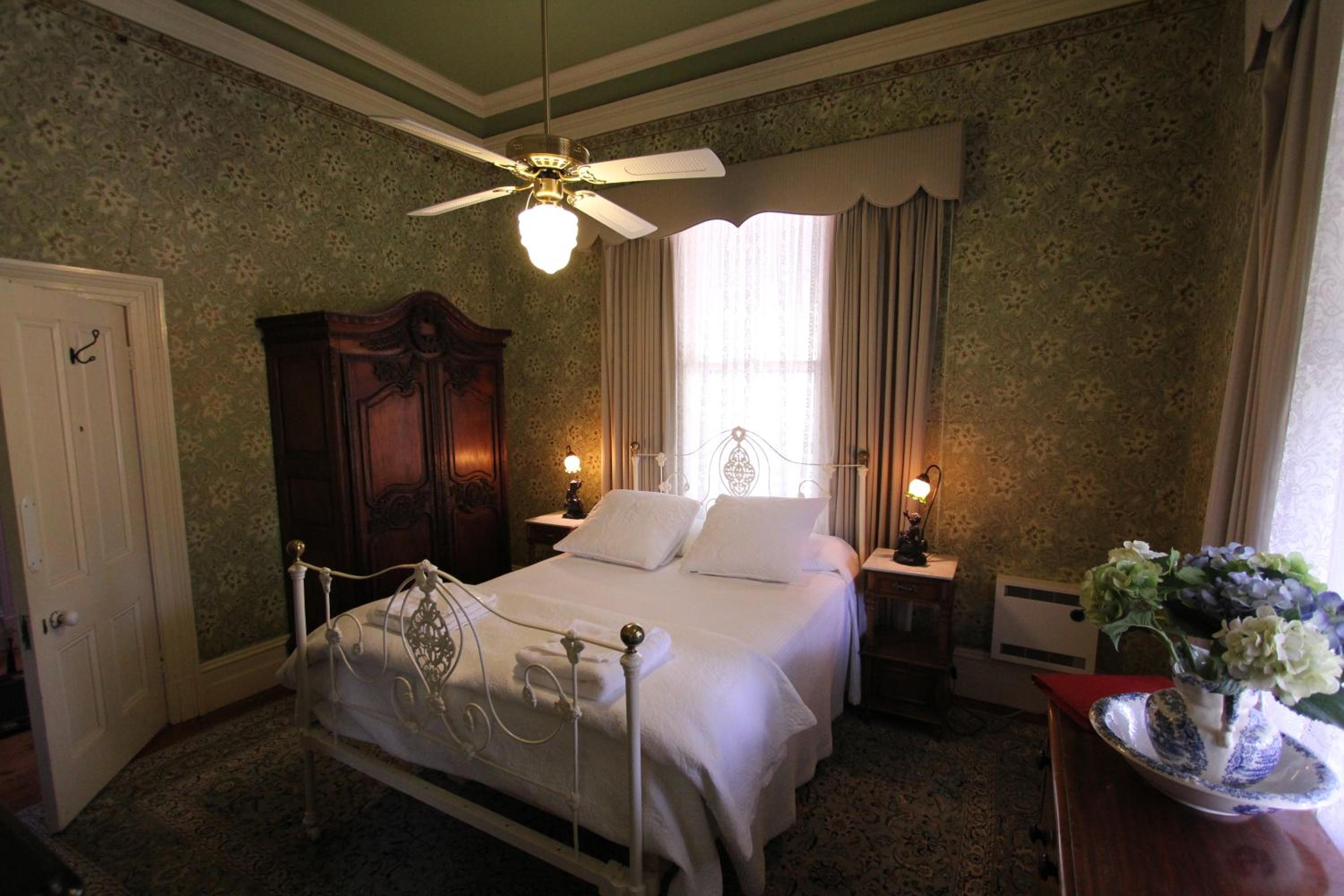 Deluxe Queen Room photo 3