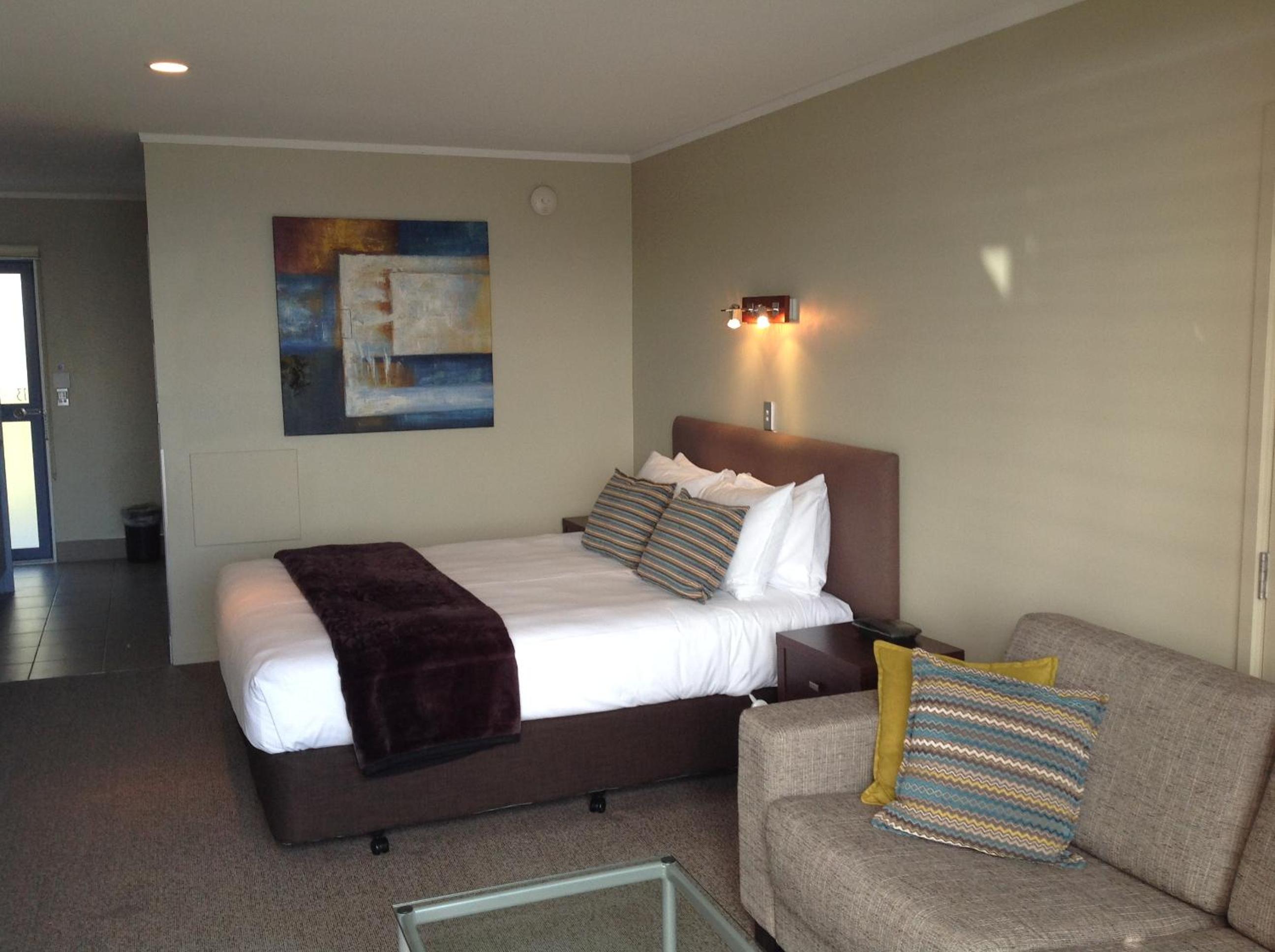Studio with Spa Bath and Lake View photo 2