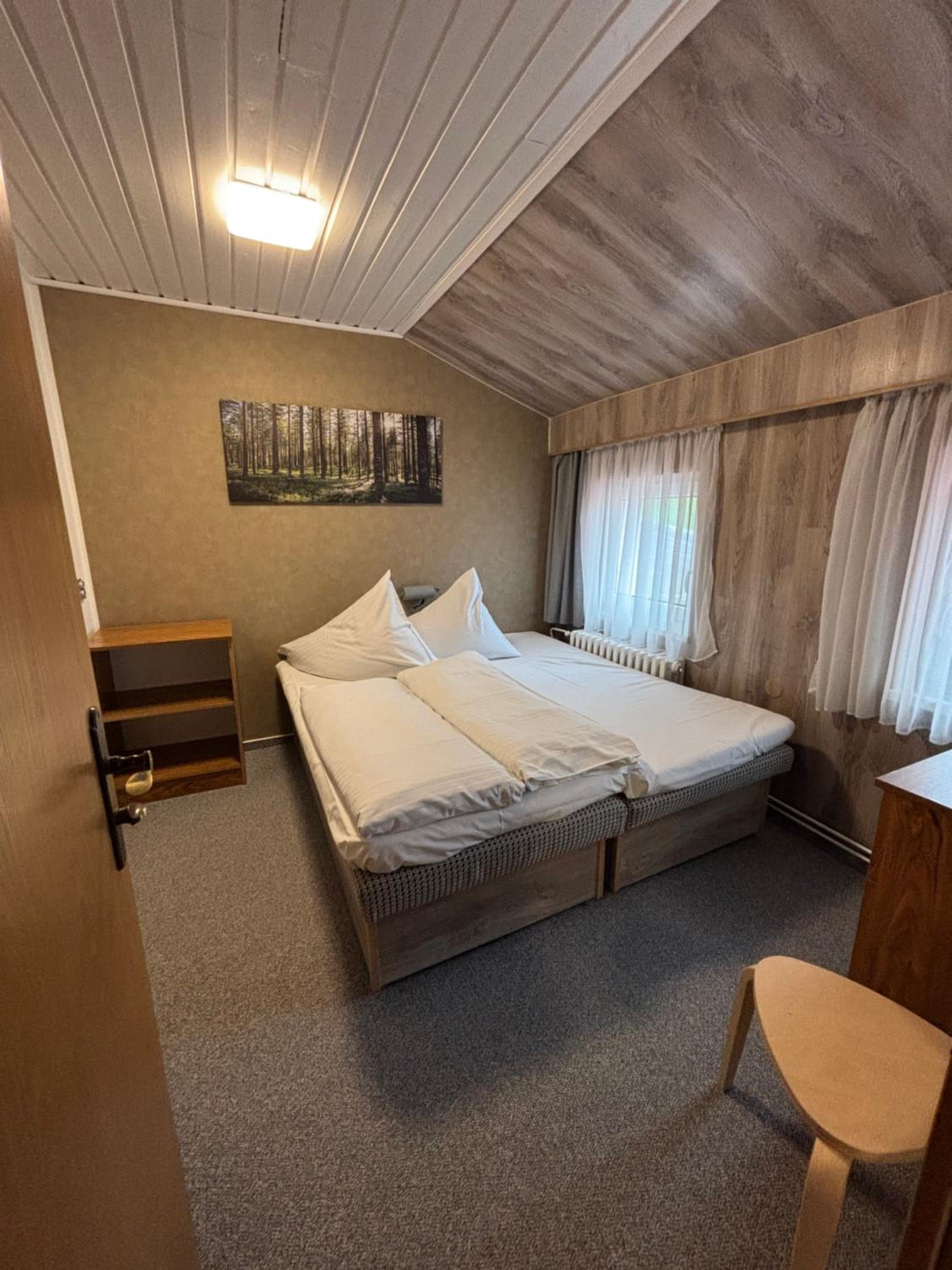 Small Twin Room photo 2