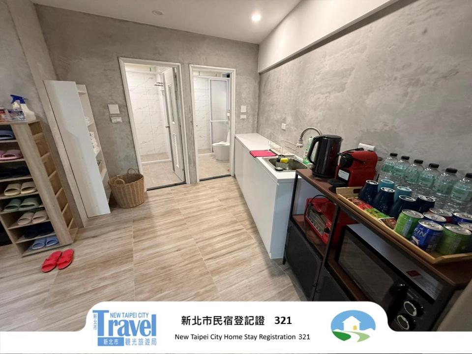 Family Room with Balcony photo 3