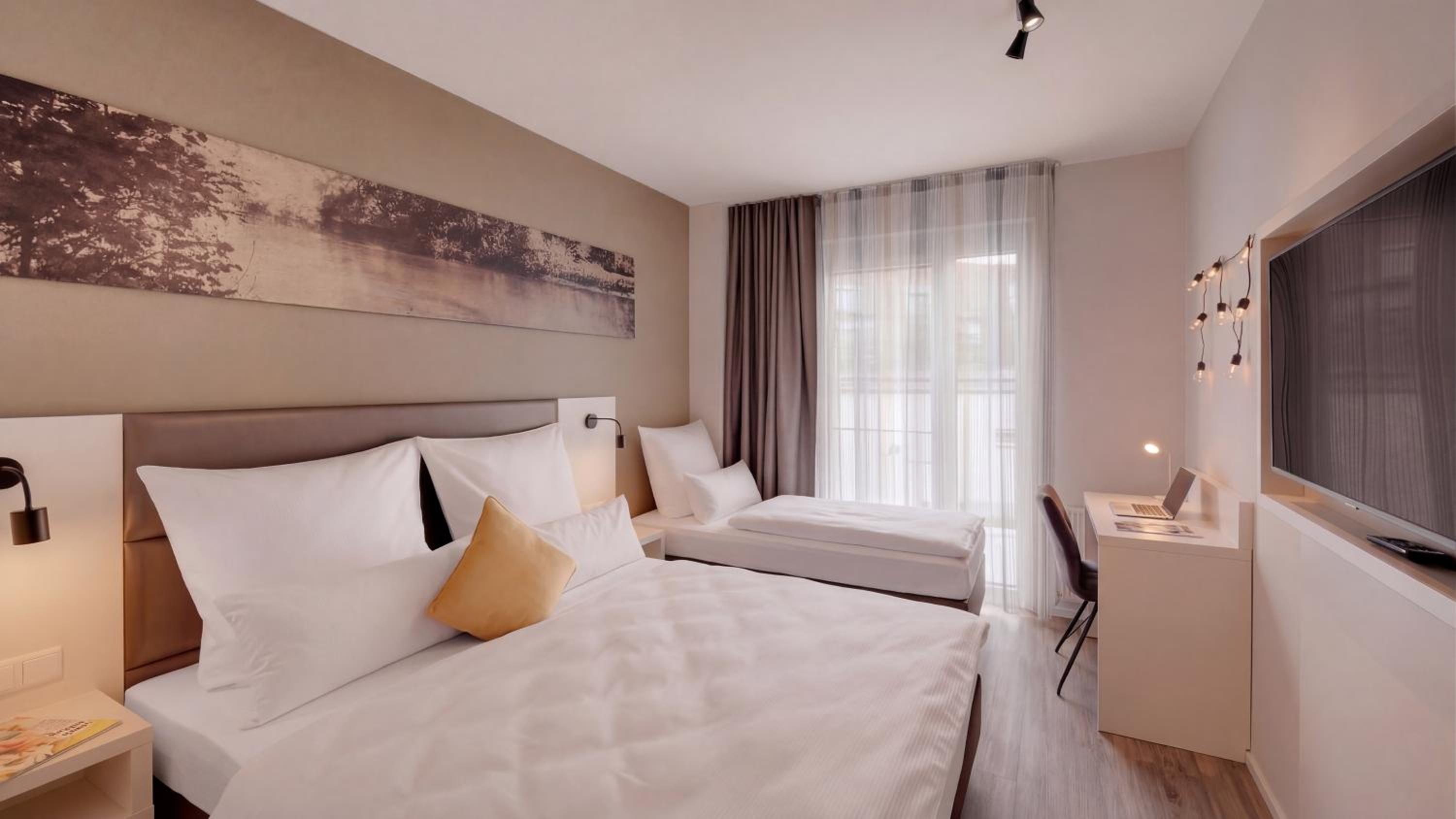 Double Room with Extra Bed - Photo 1
