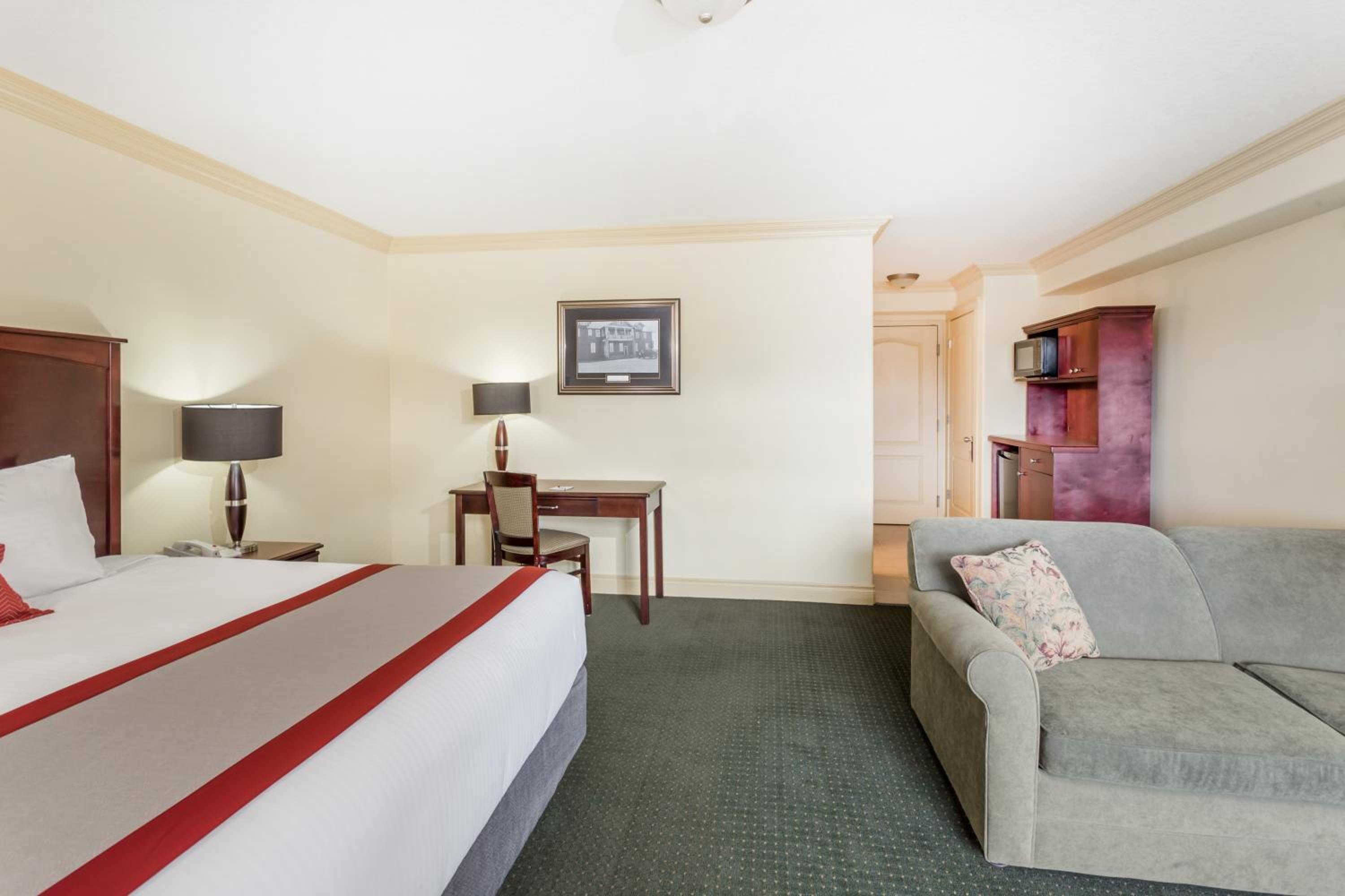 Studio Suite with King Bed, Non-Smoking photo 1