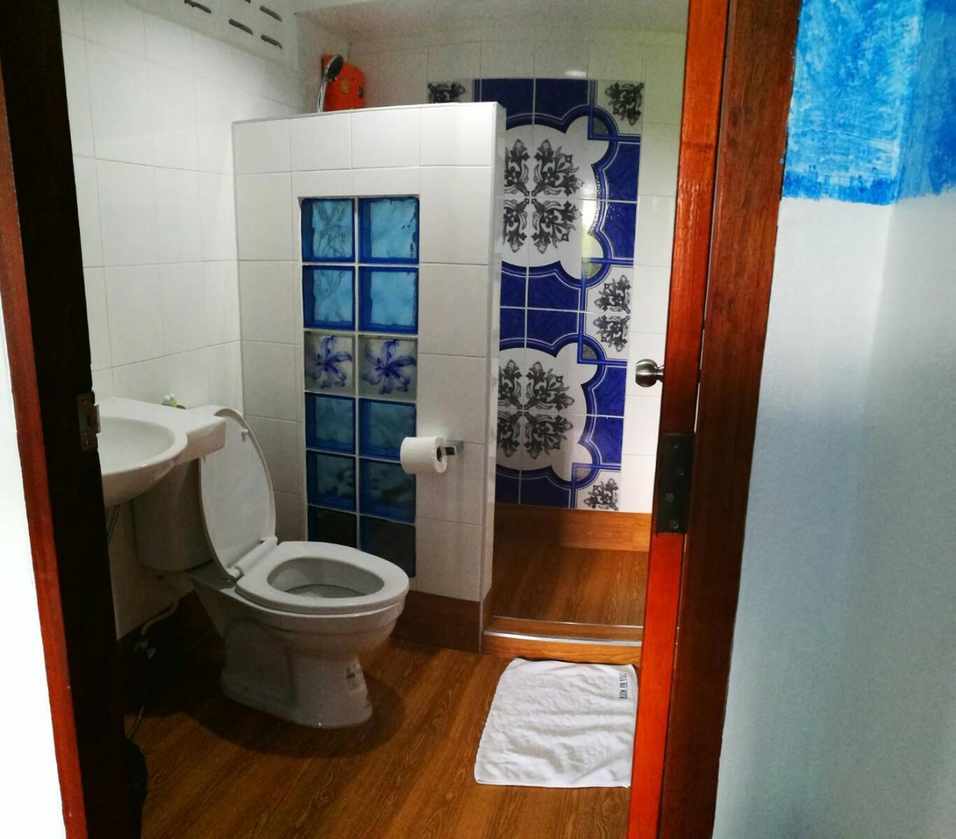 Economy Triple Room photo 3