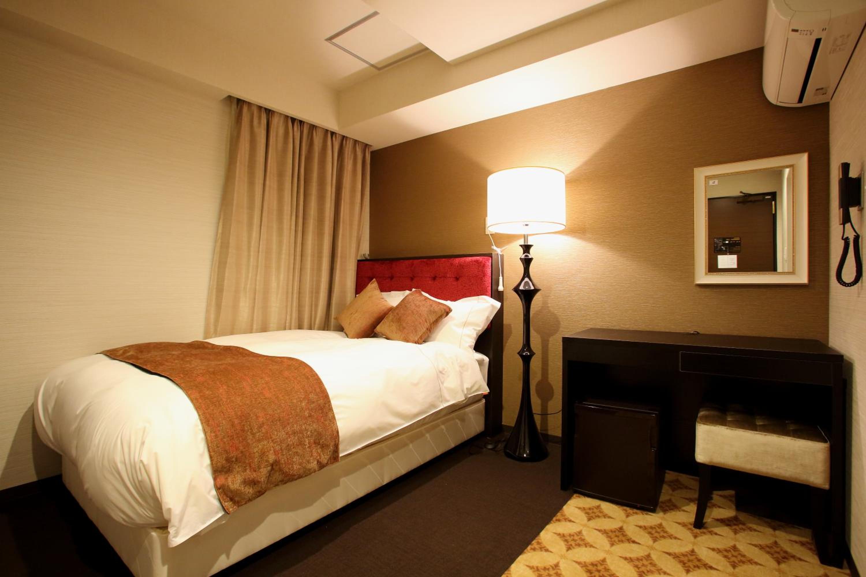 Double Room with Small Double Bed - Disability Access/Non-Smoking photo 1