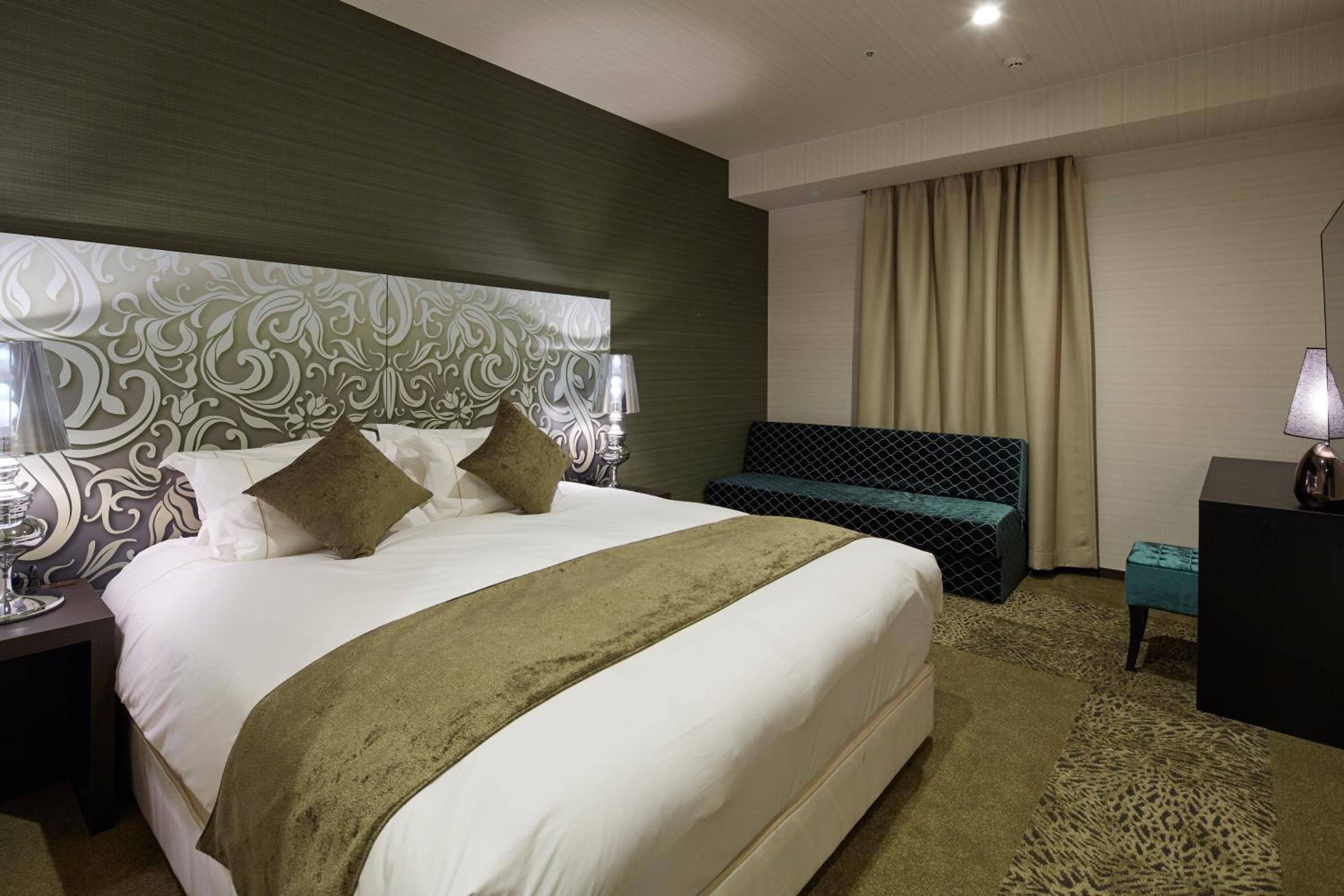 Superior King Room  (with Sofa bed from 3 Adults) - Smoking photo 1