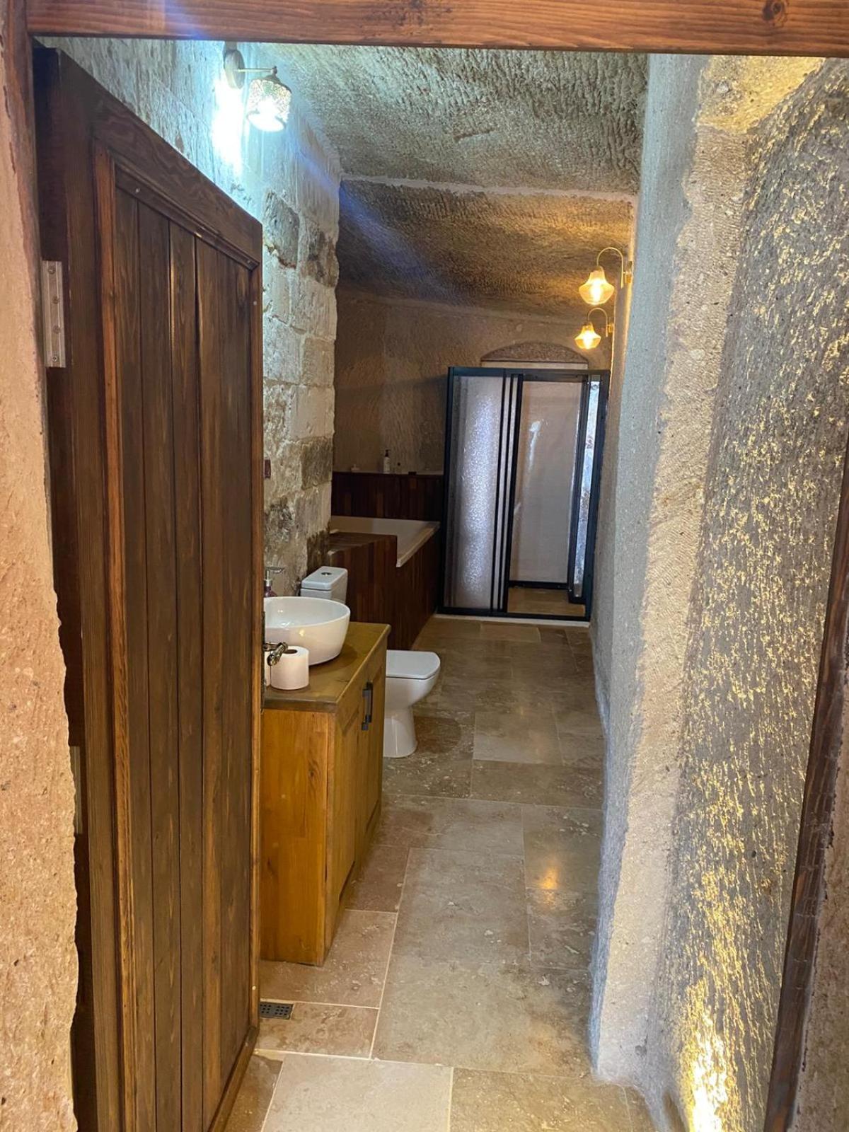 Queen Room with Spa Bath photo 3