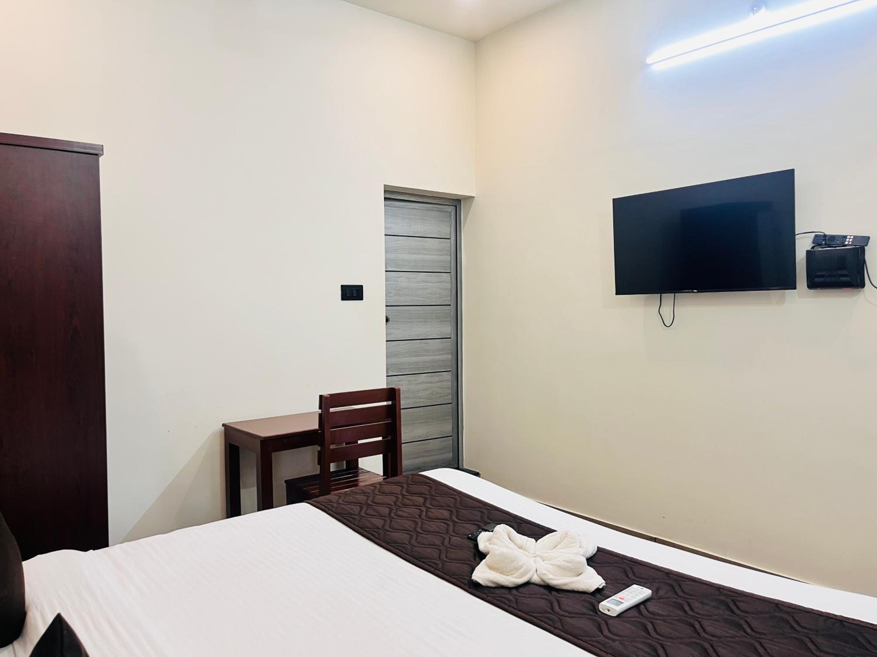 Budget Double Room photo 3