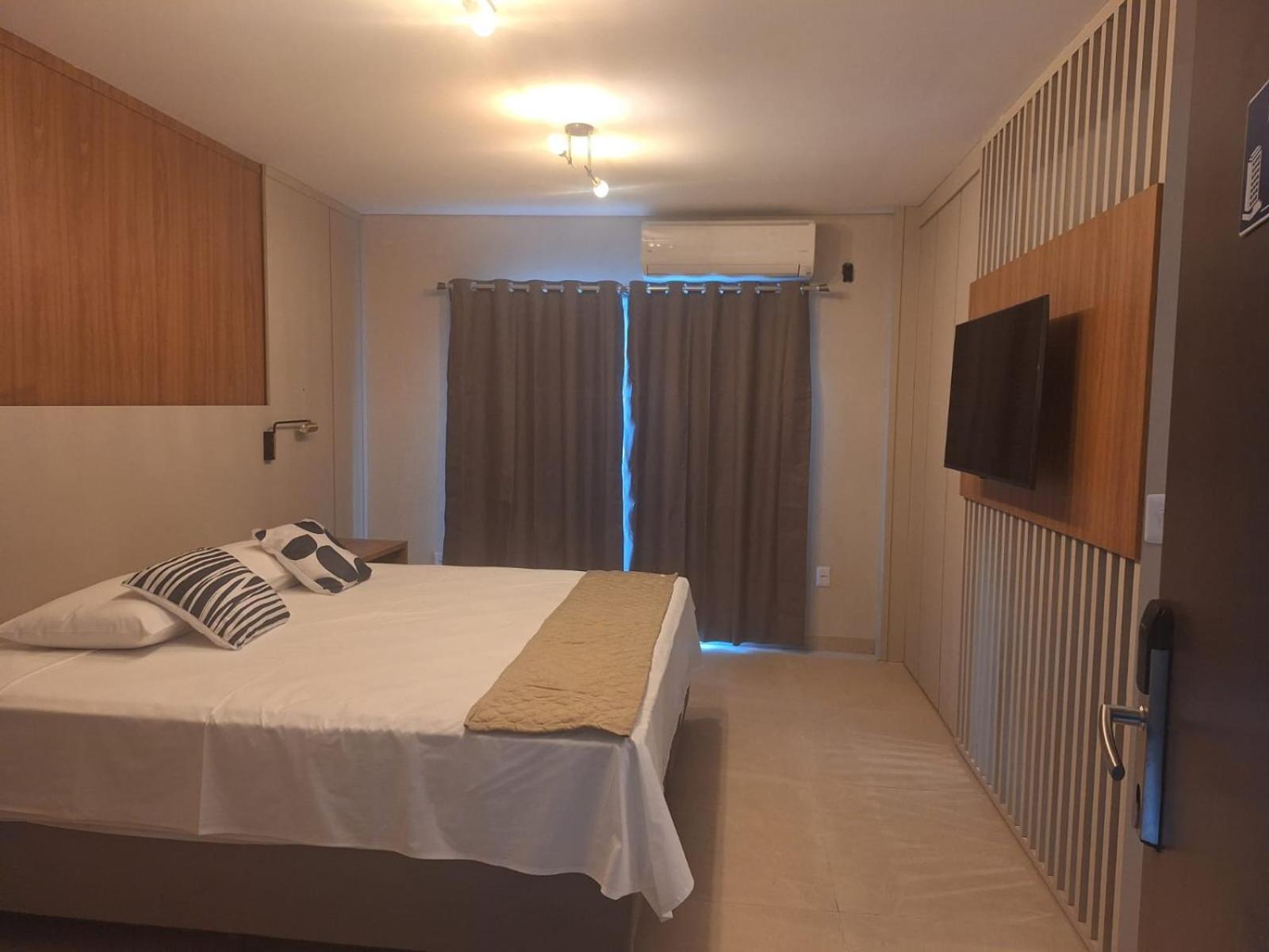 Deluxe King Suite photo 1
