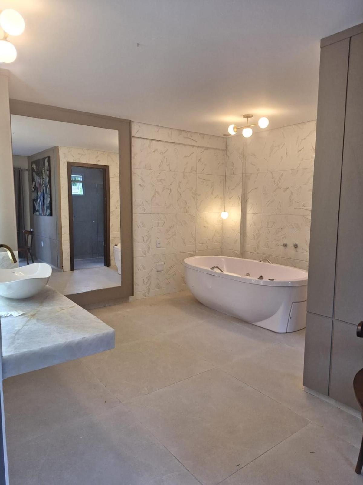 Deluxe King Suite photo 2