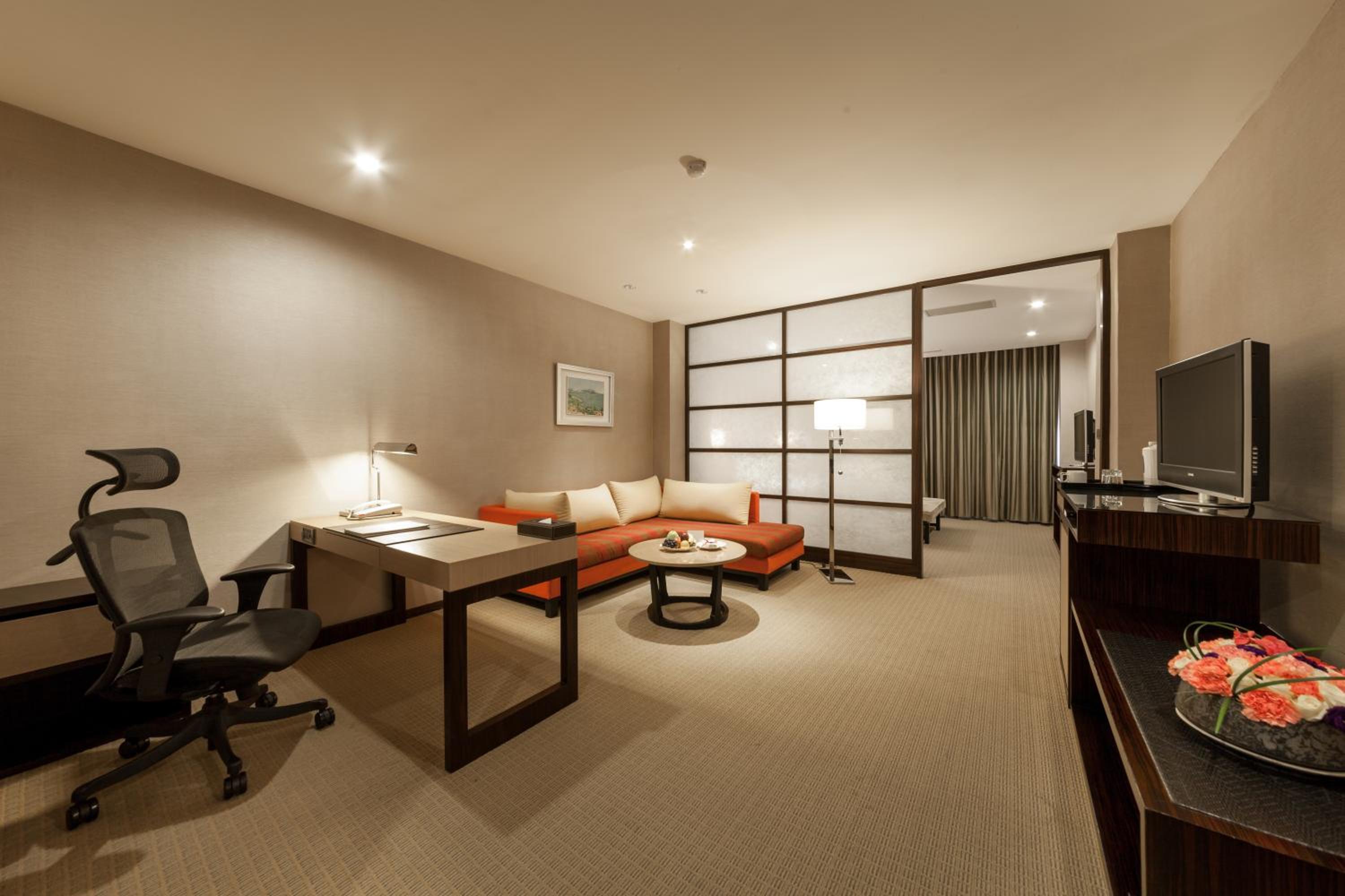 Business Suite - Photo 2