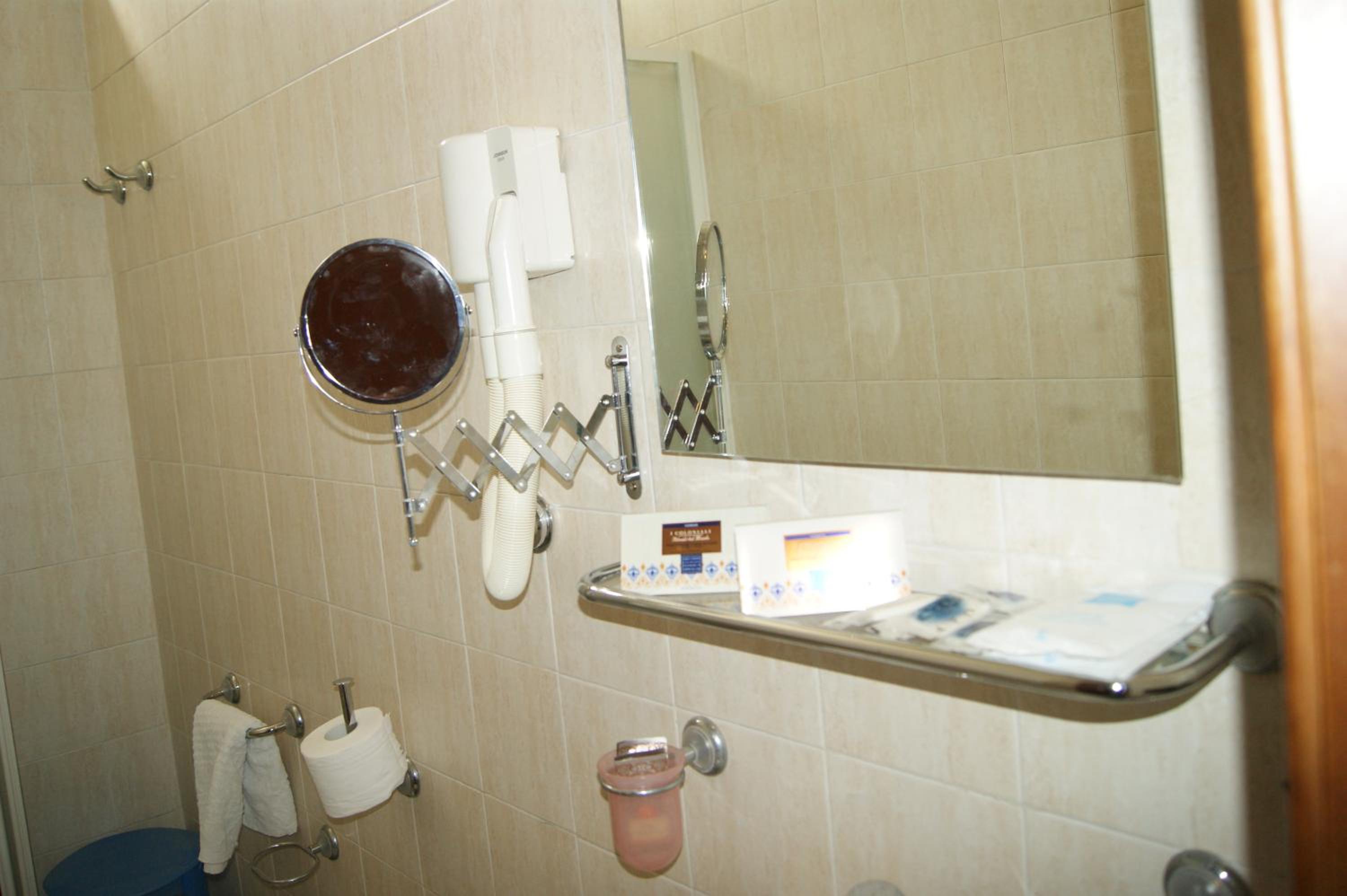 Quadruple Room - Photo 3