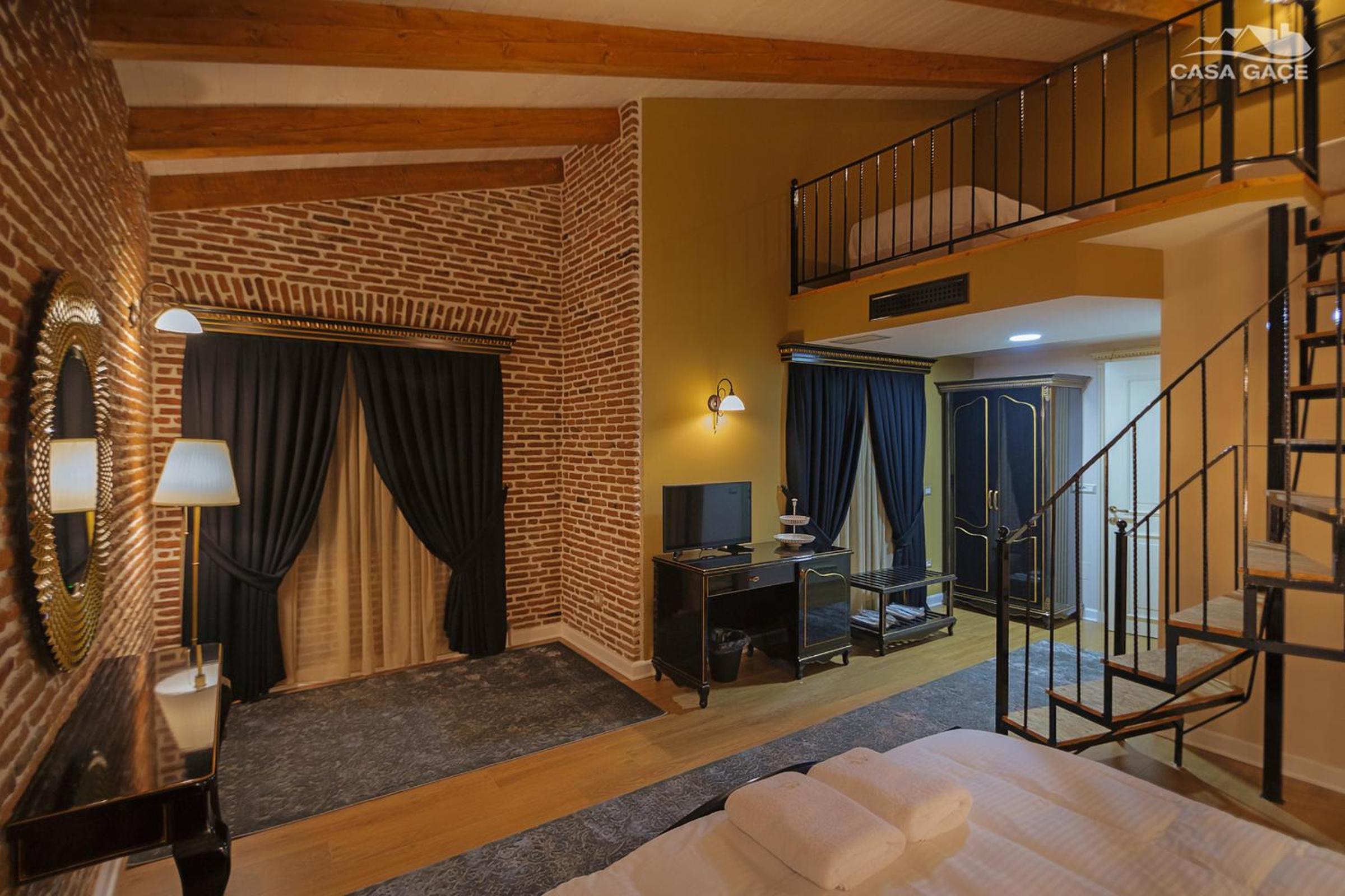 Suite with Balcony photo 2