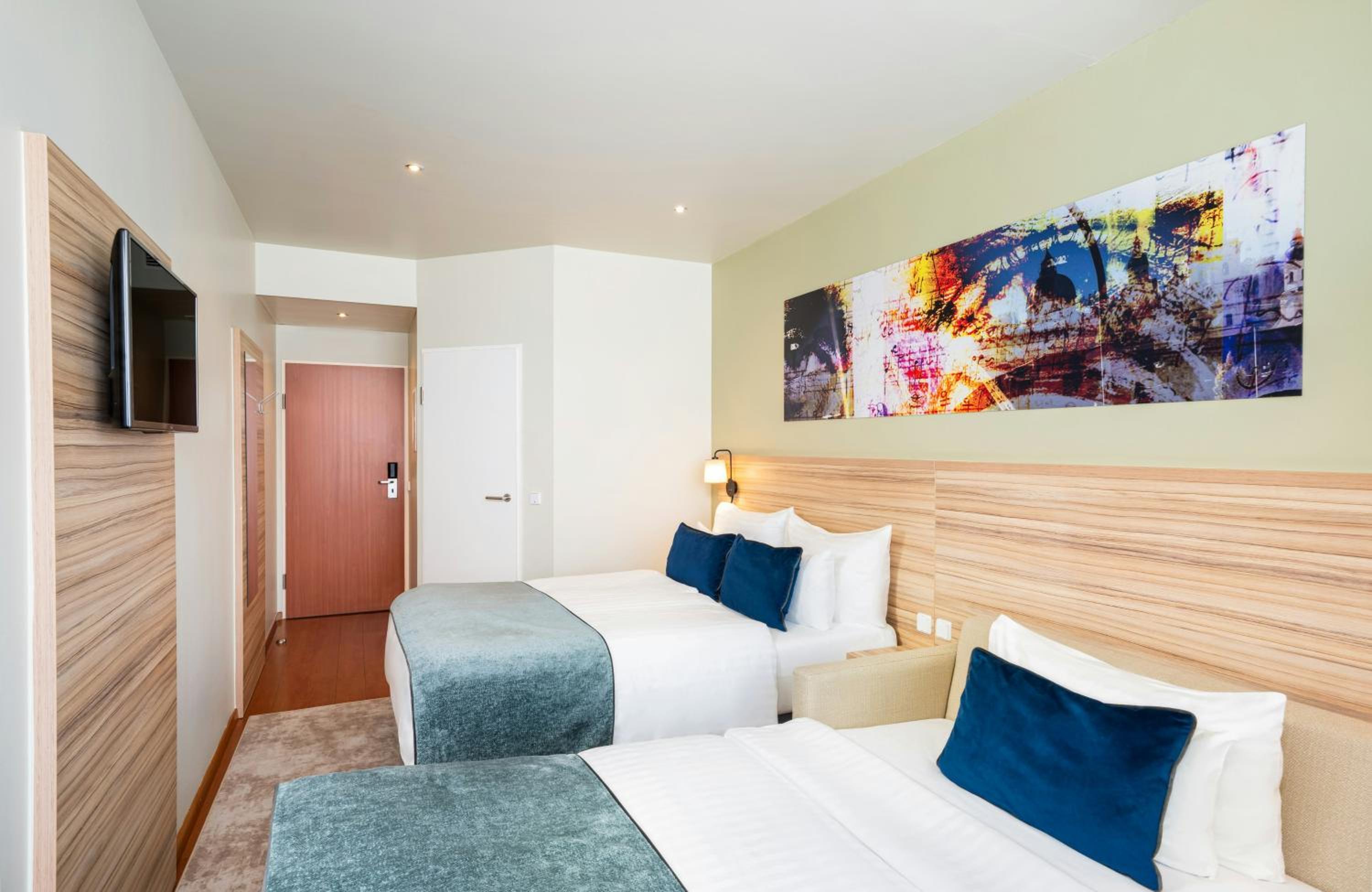 Family Triple Room thumbnail 6