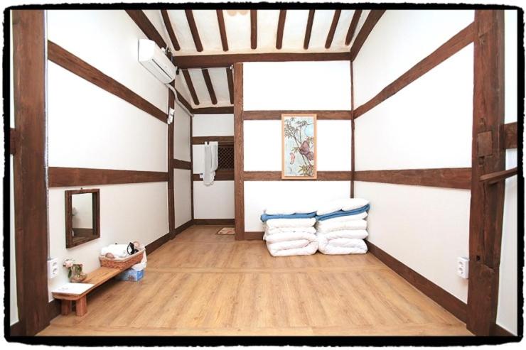 Korean-Style Quadruple Room photo 1