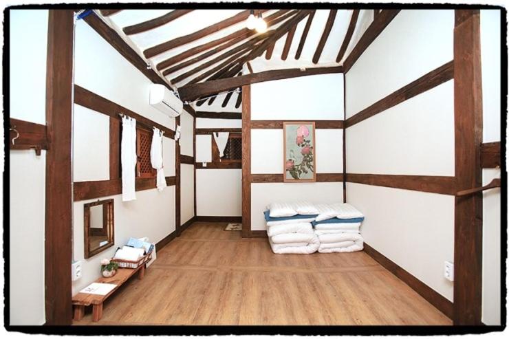 Korean-Style Quadruple Room photo 2