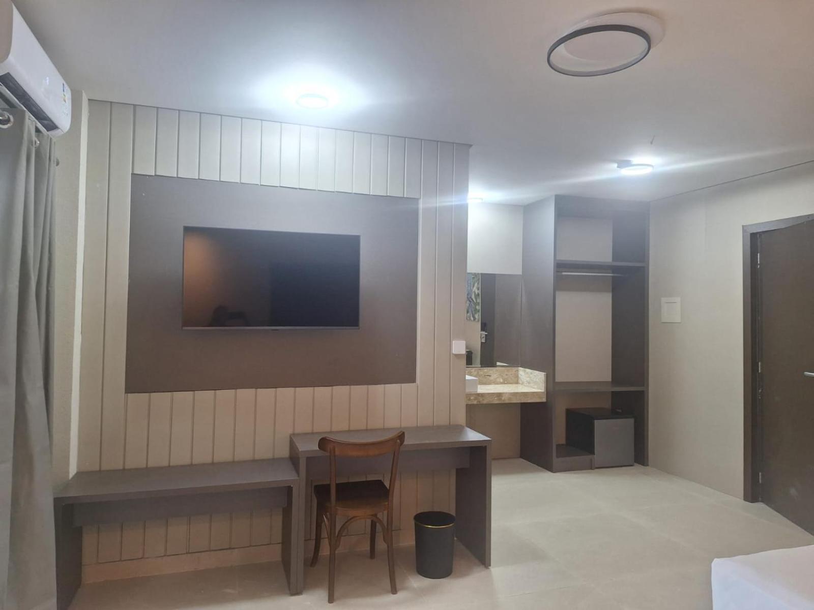 Superior King Suite photo 2