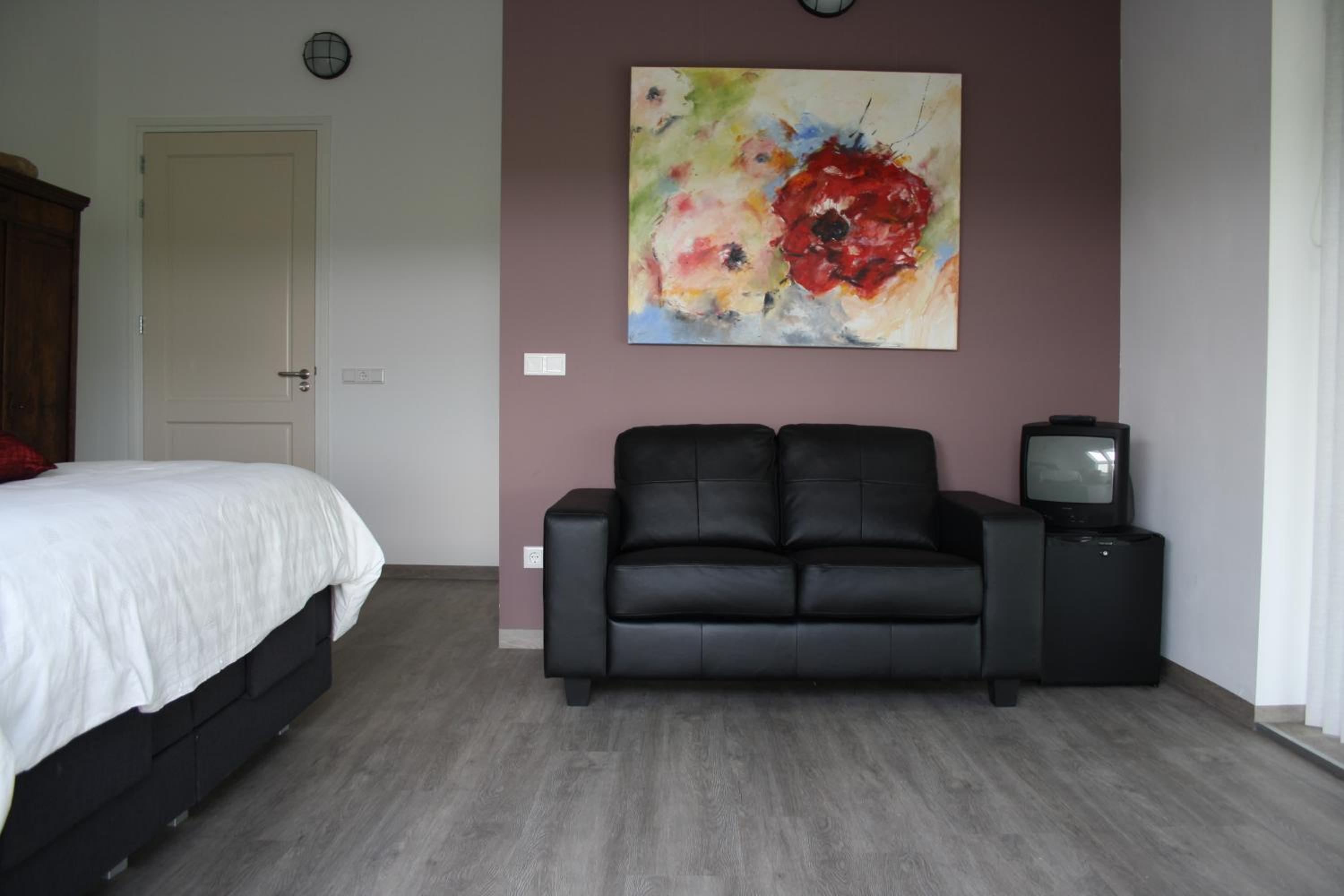 Deluxe Double Room with Shower photo 2