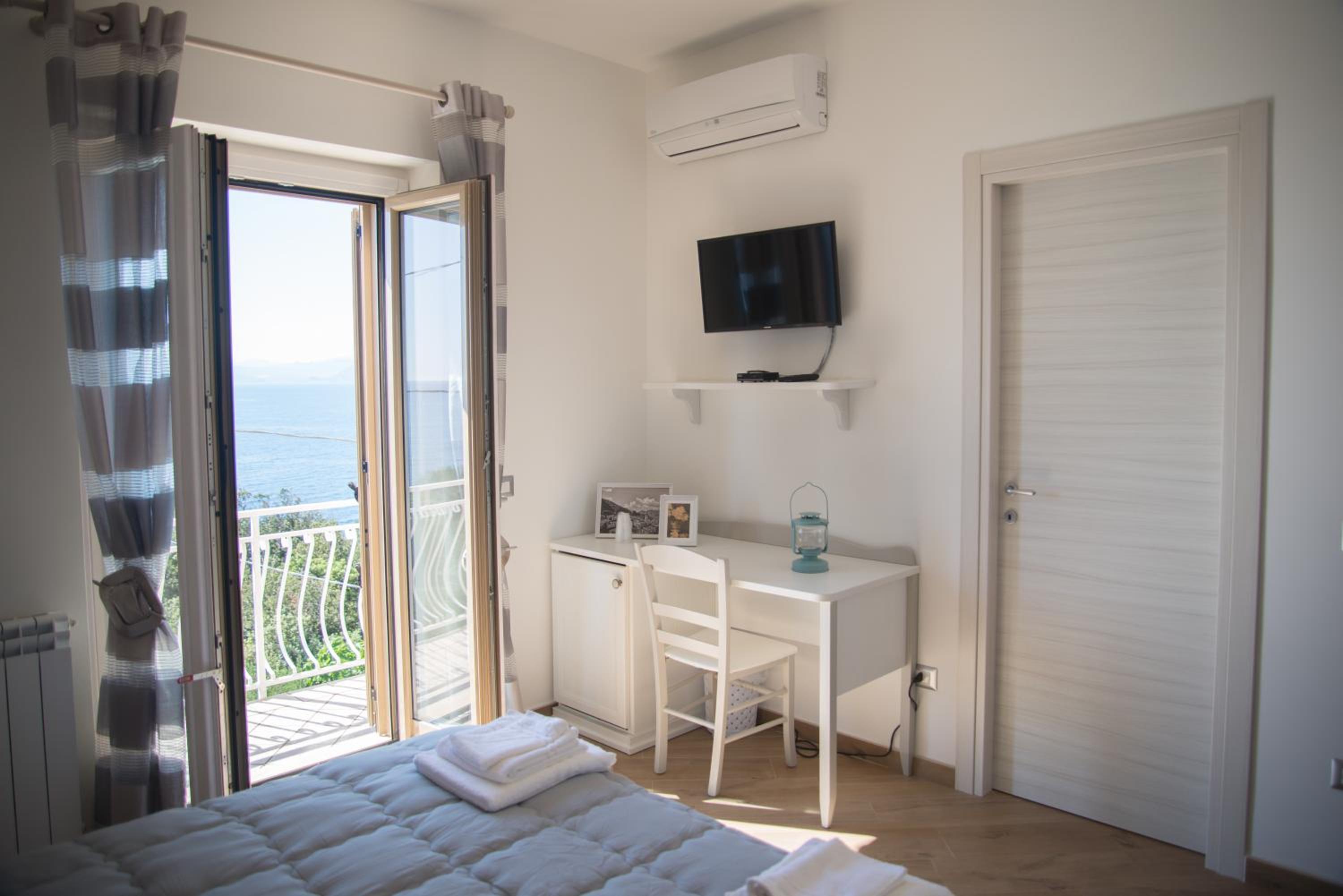 Deluxe Double Room with Sea View