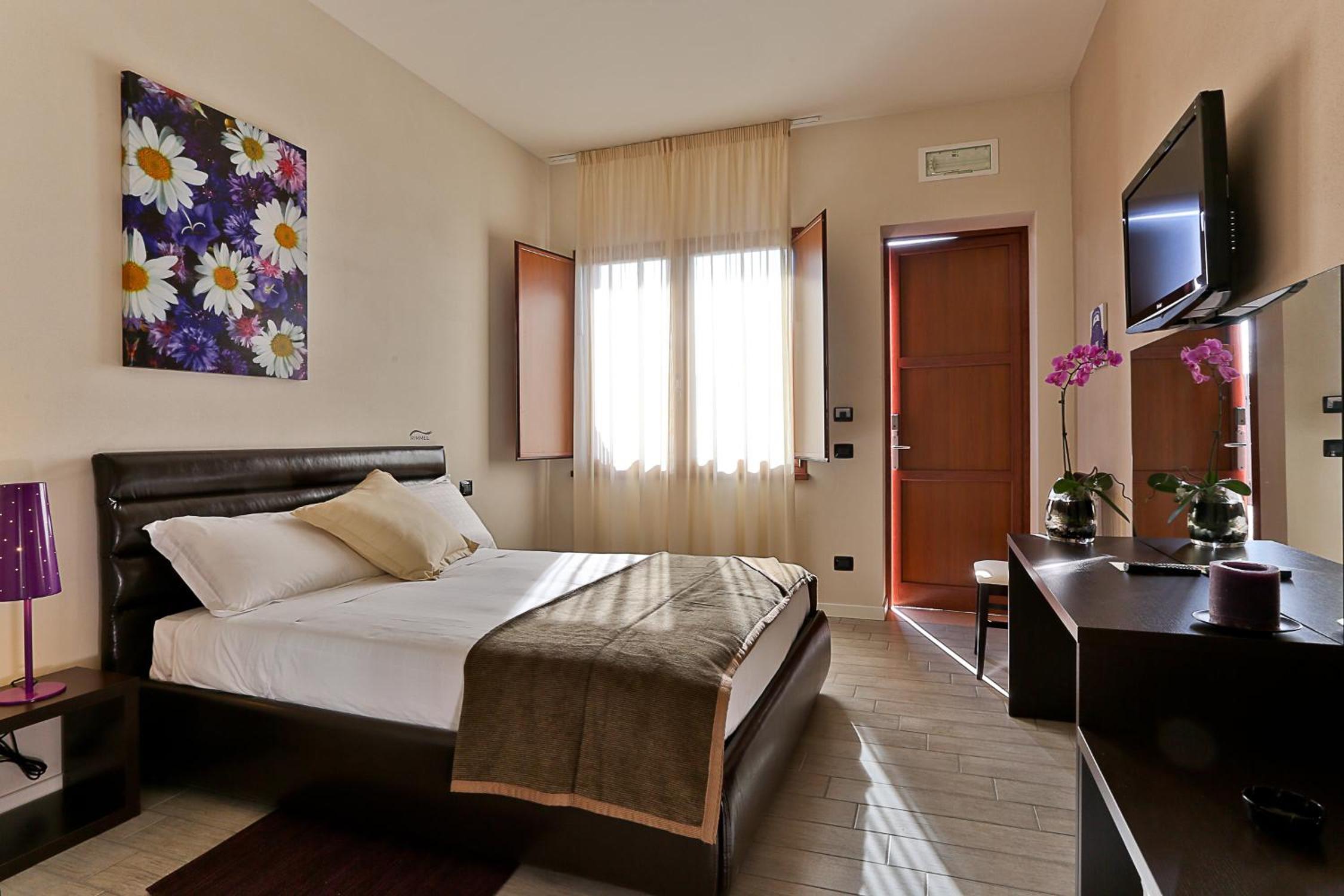 Double Room - Photo 3