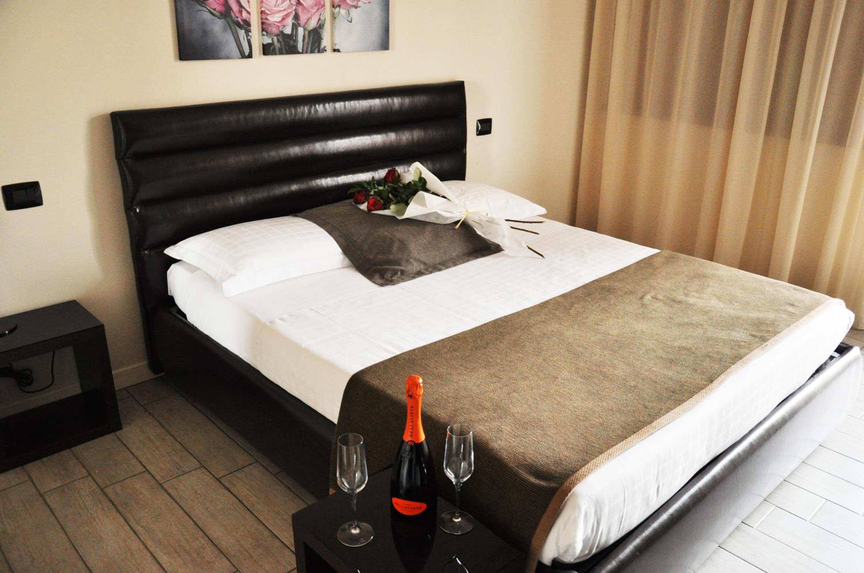 Double Room - Photo 2