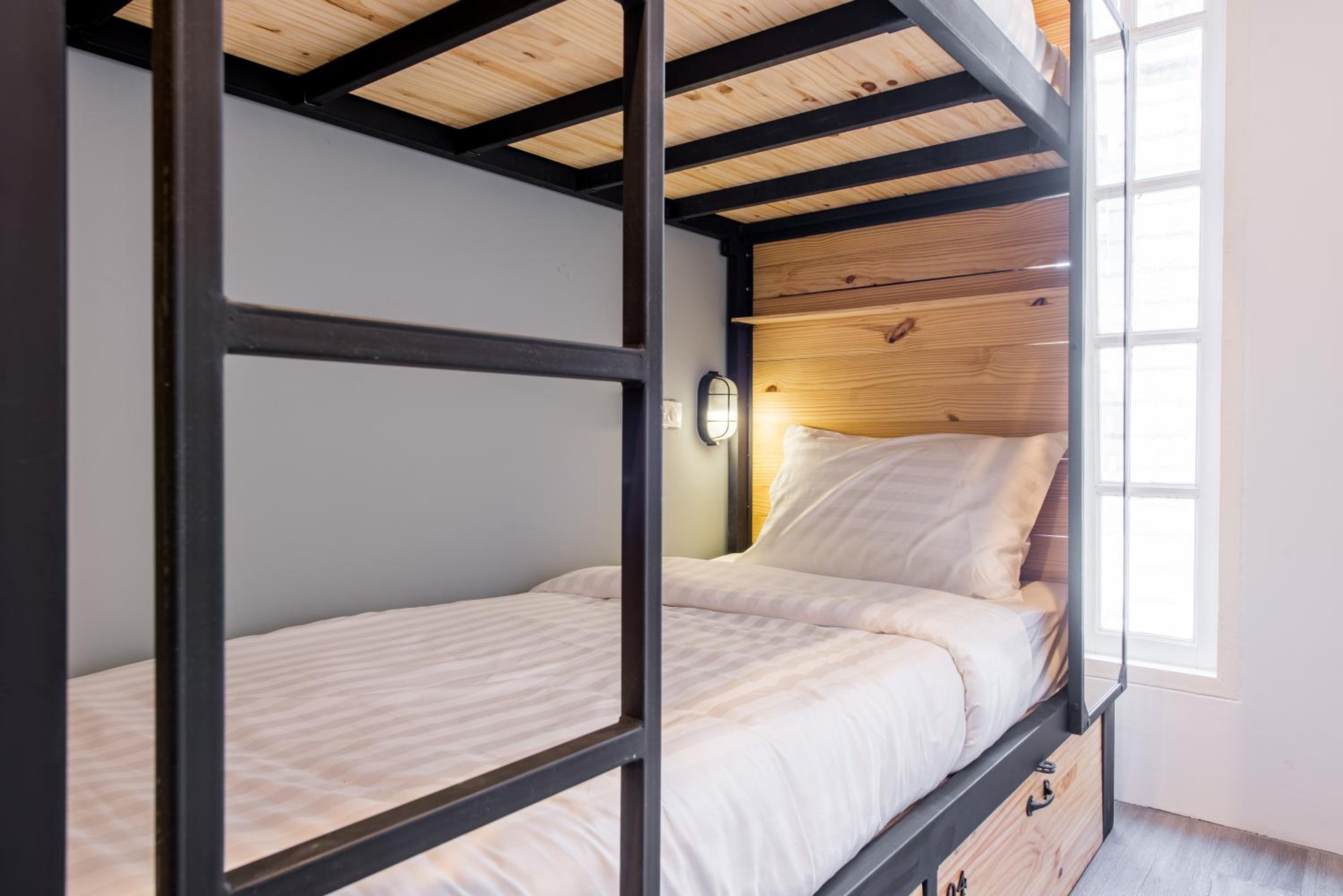 Quadruple Room with Shared Bathroom photo 2