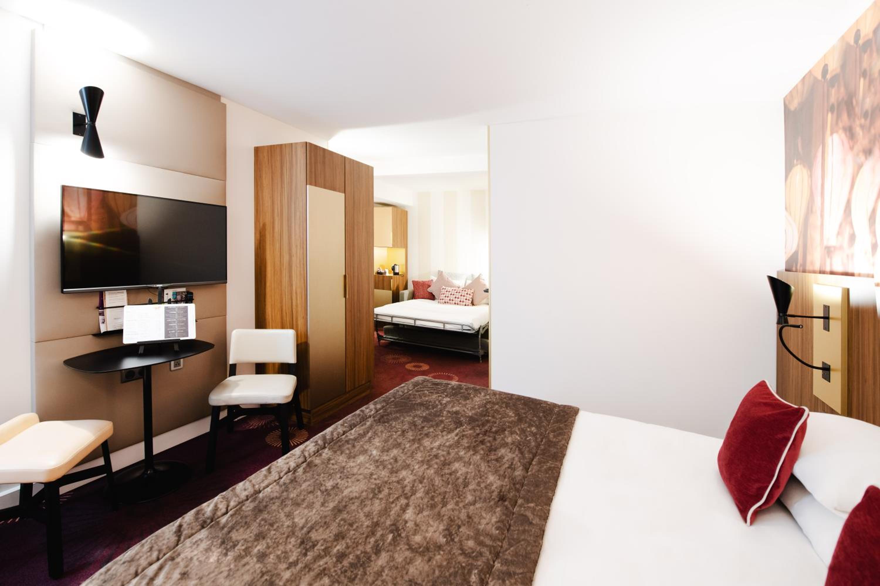 Family Room with One Double Bed and Sofa Bed - Photo 1
