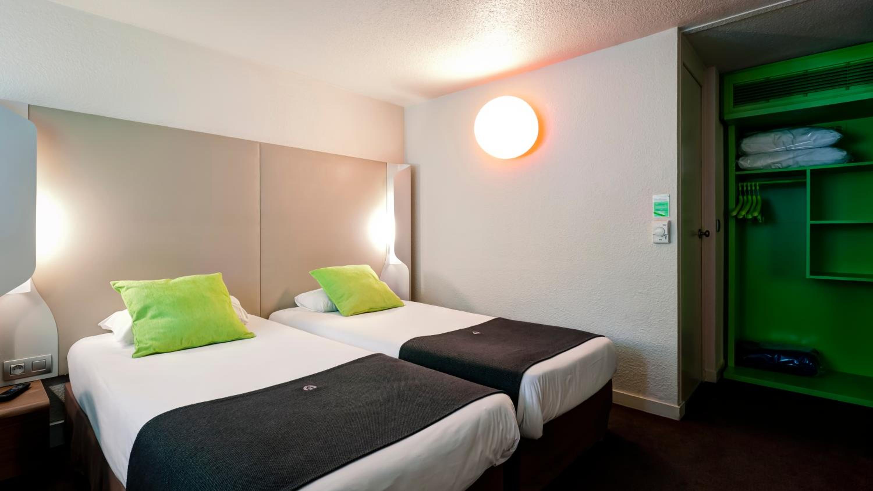 Twin Room - Photo 2