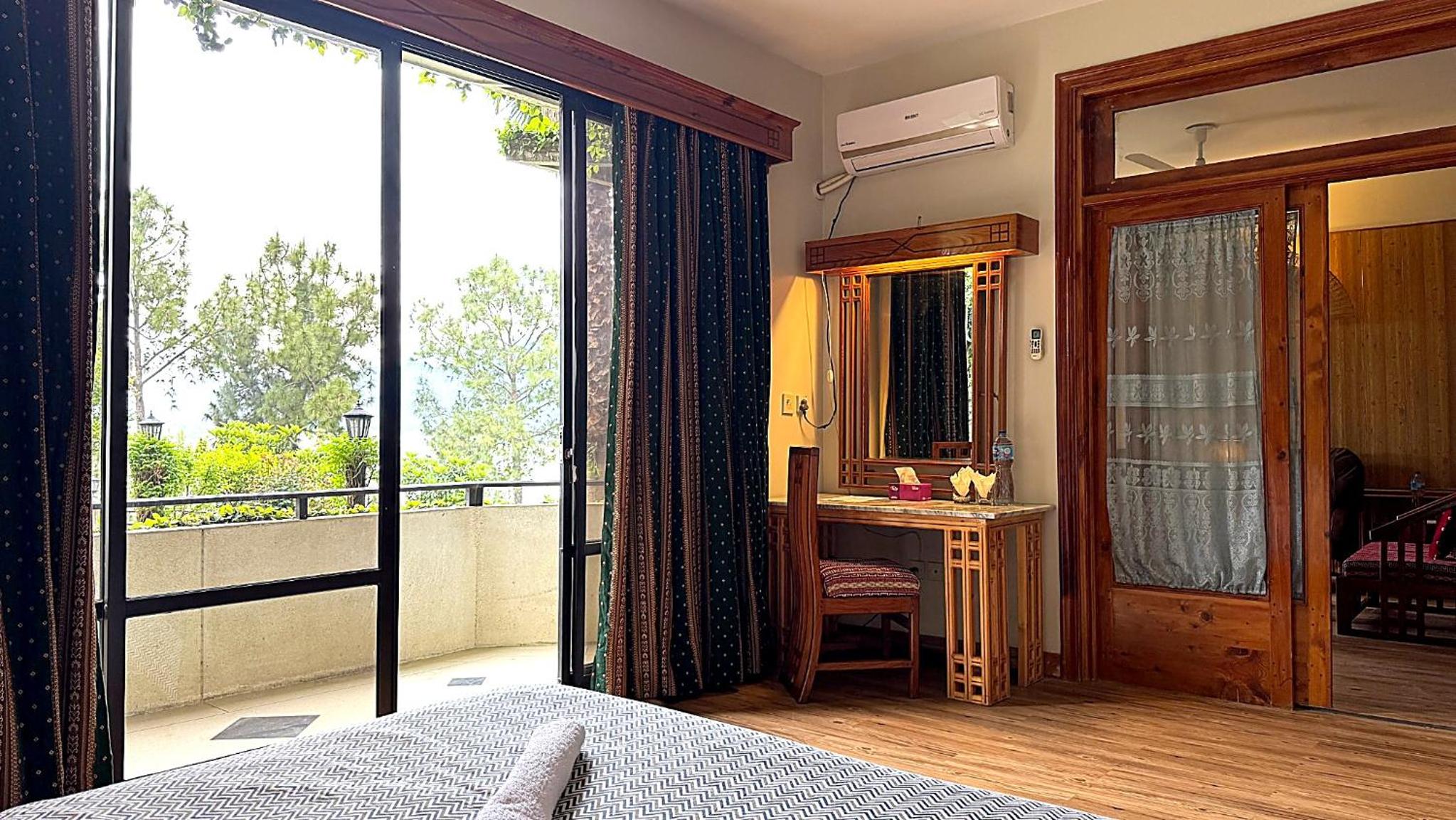 Superior King Suite photo 3