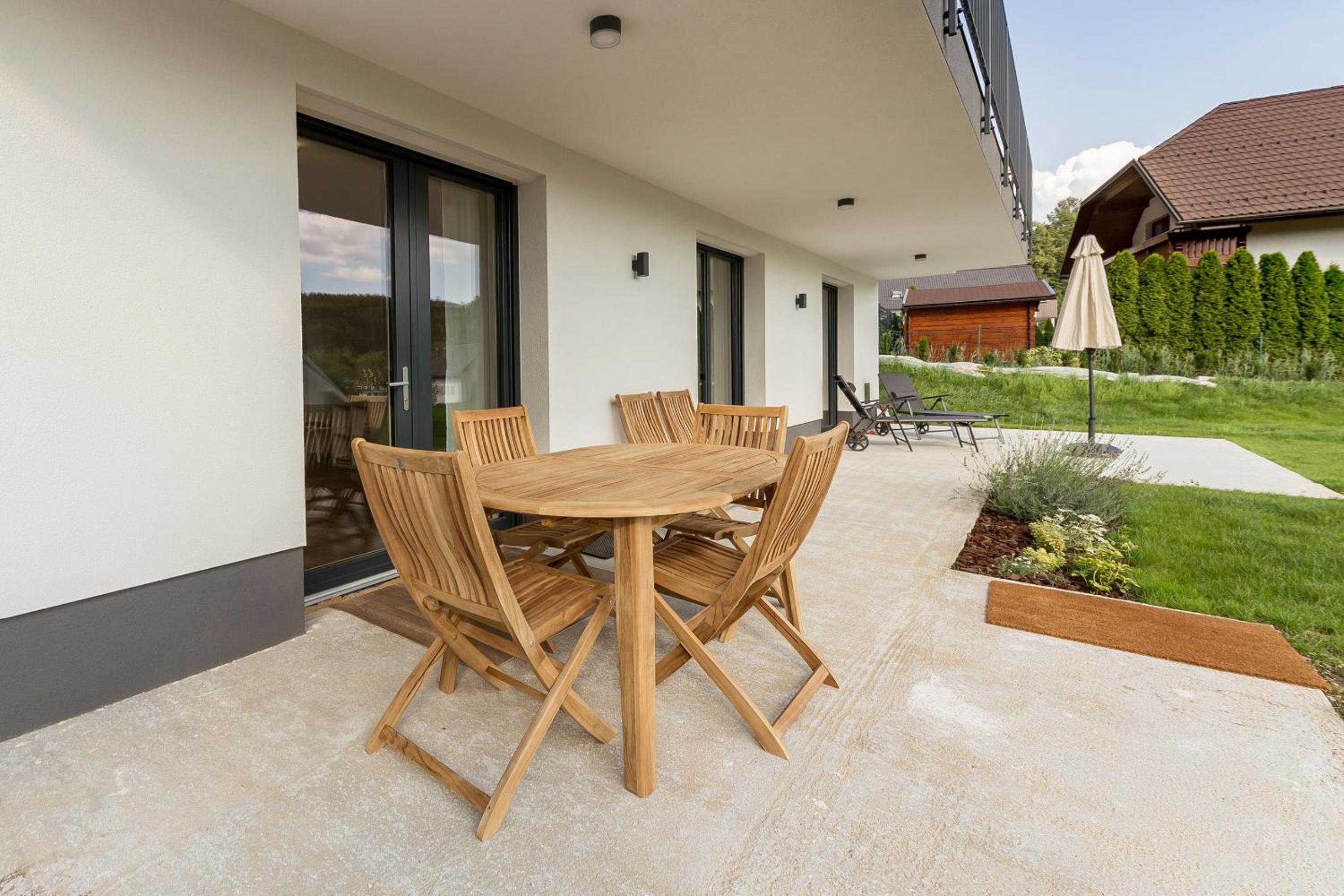 Deluxe Two-Bedroom Apartment with Garden View photo 1
