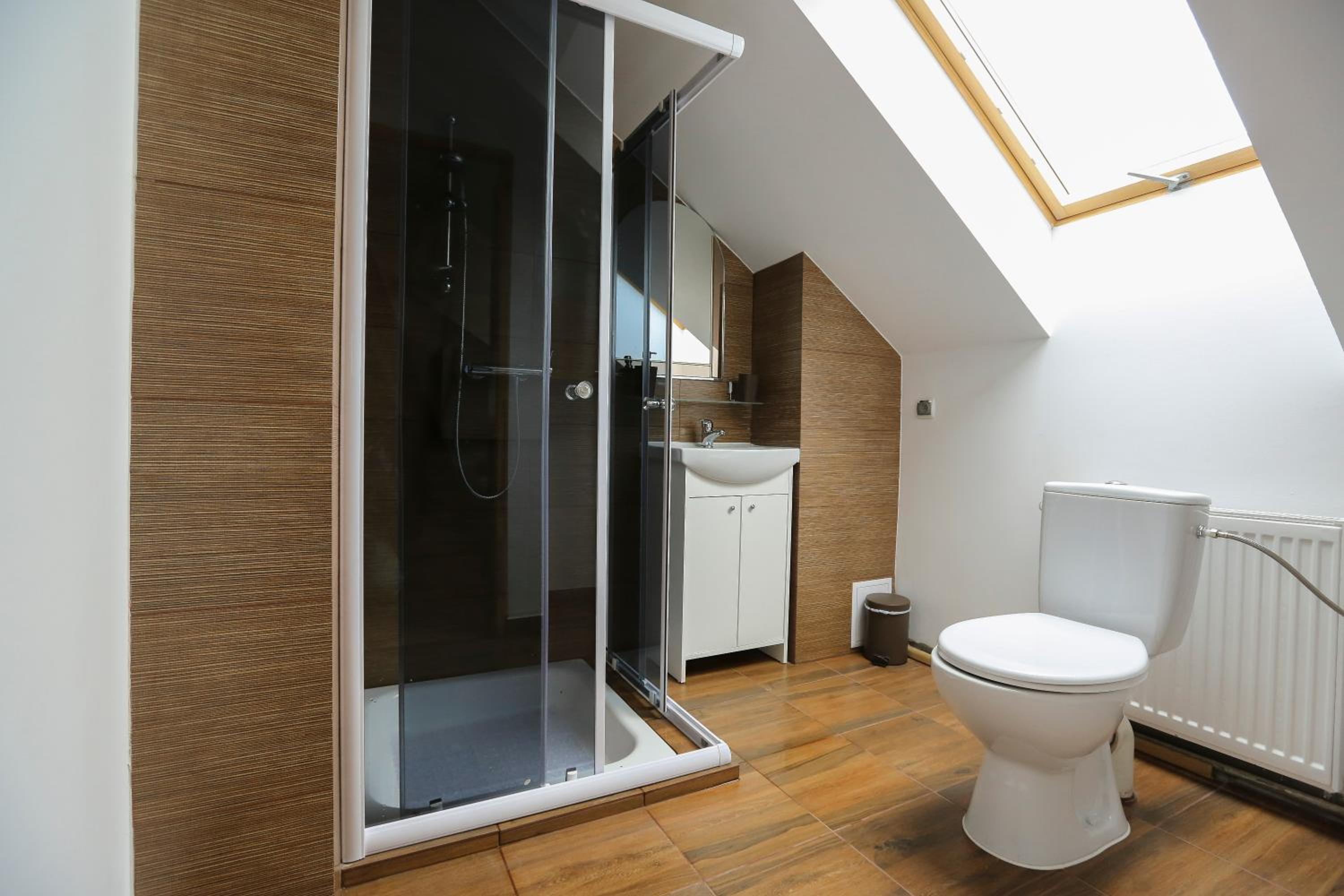 Family Room with Bathroom photo 3