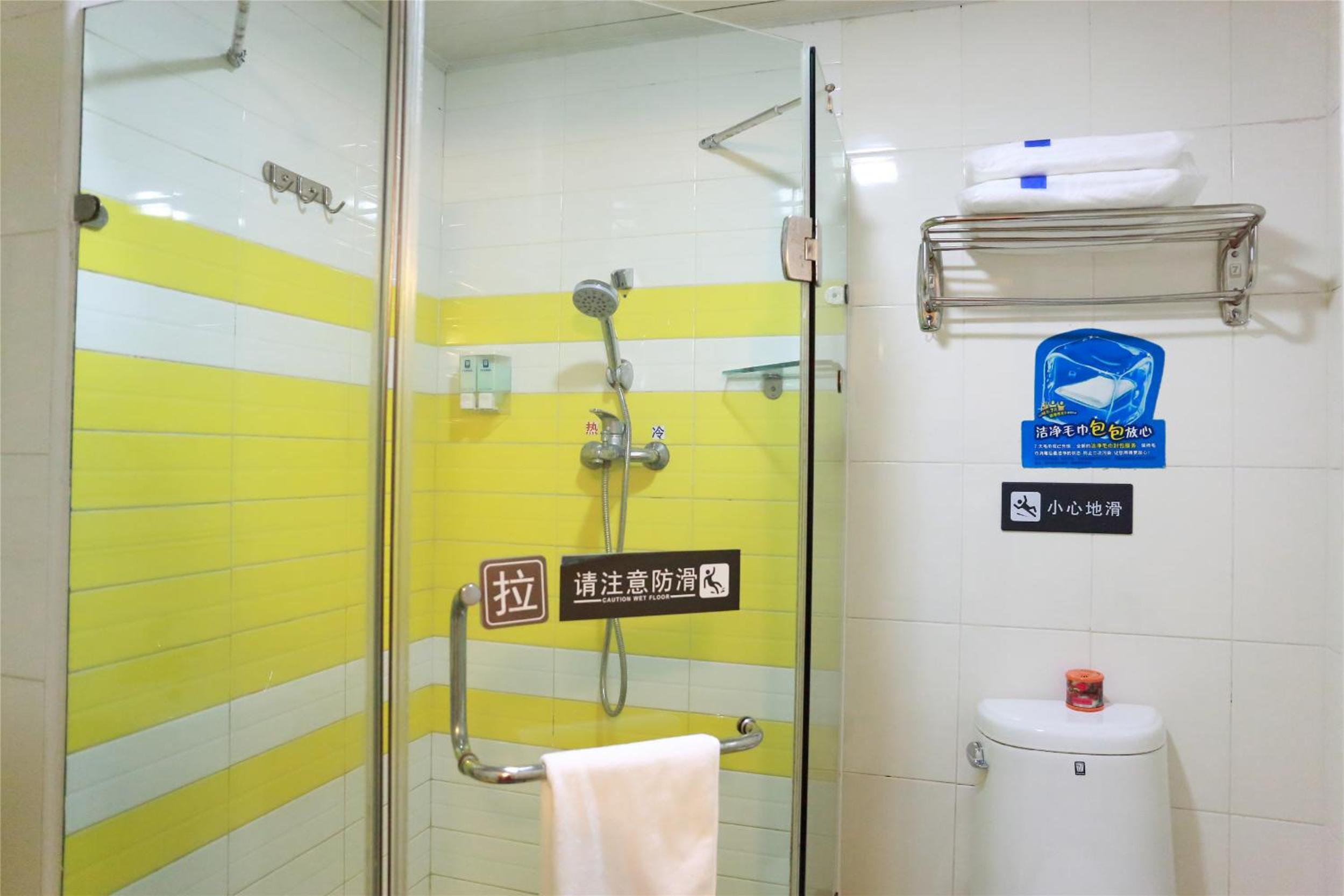 Mainland Chinese Citizens - Special offer Twin Room photo 2