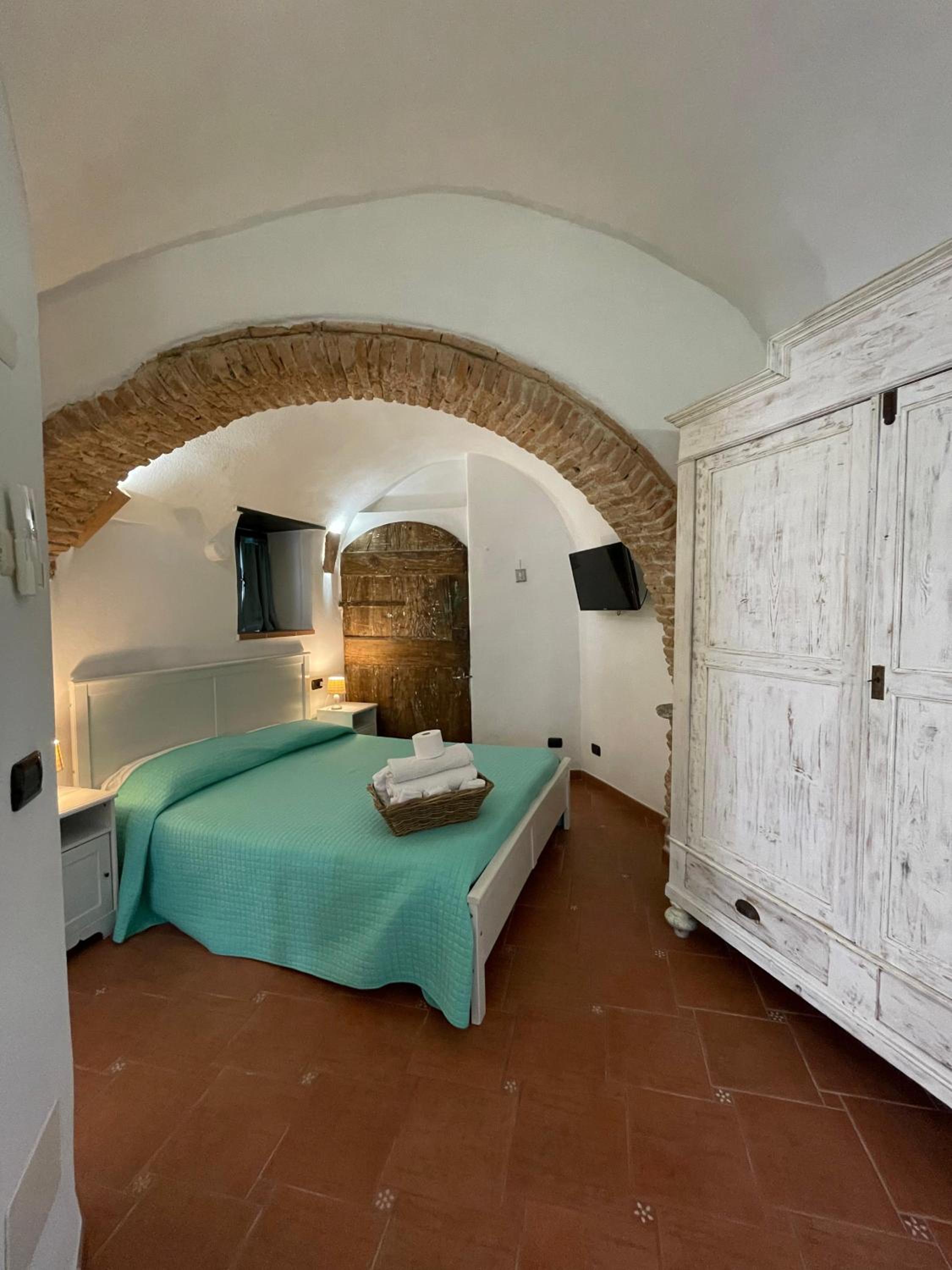 Quadruple Room with Private Bathroom photo 2