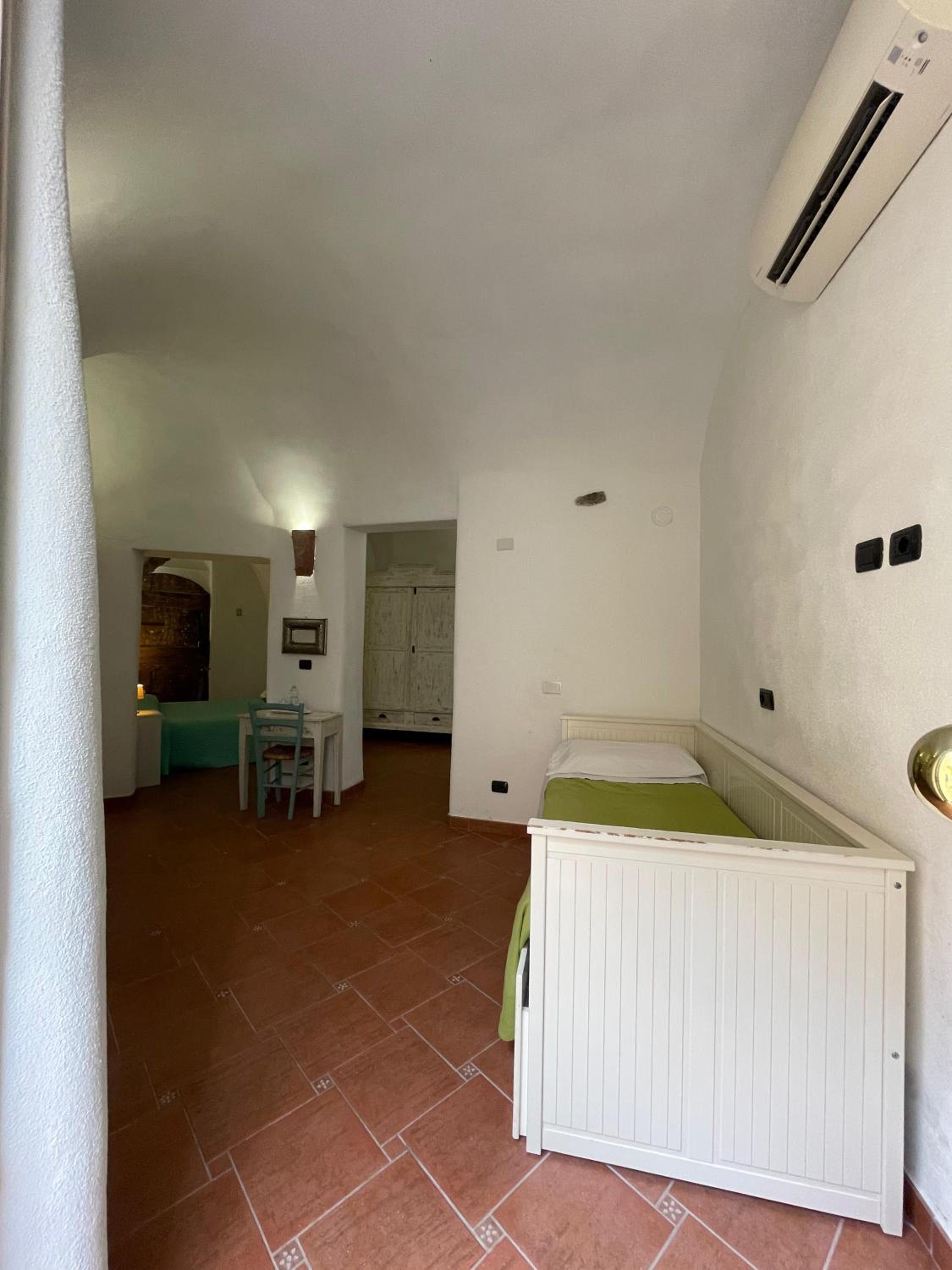 Quadruple Room with Private Bathroom photo 3
