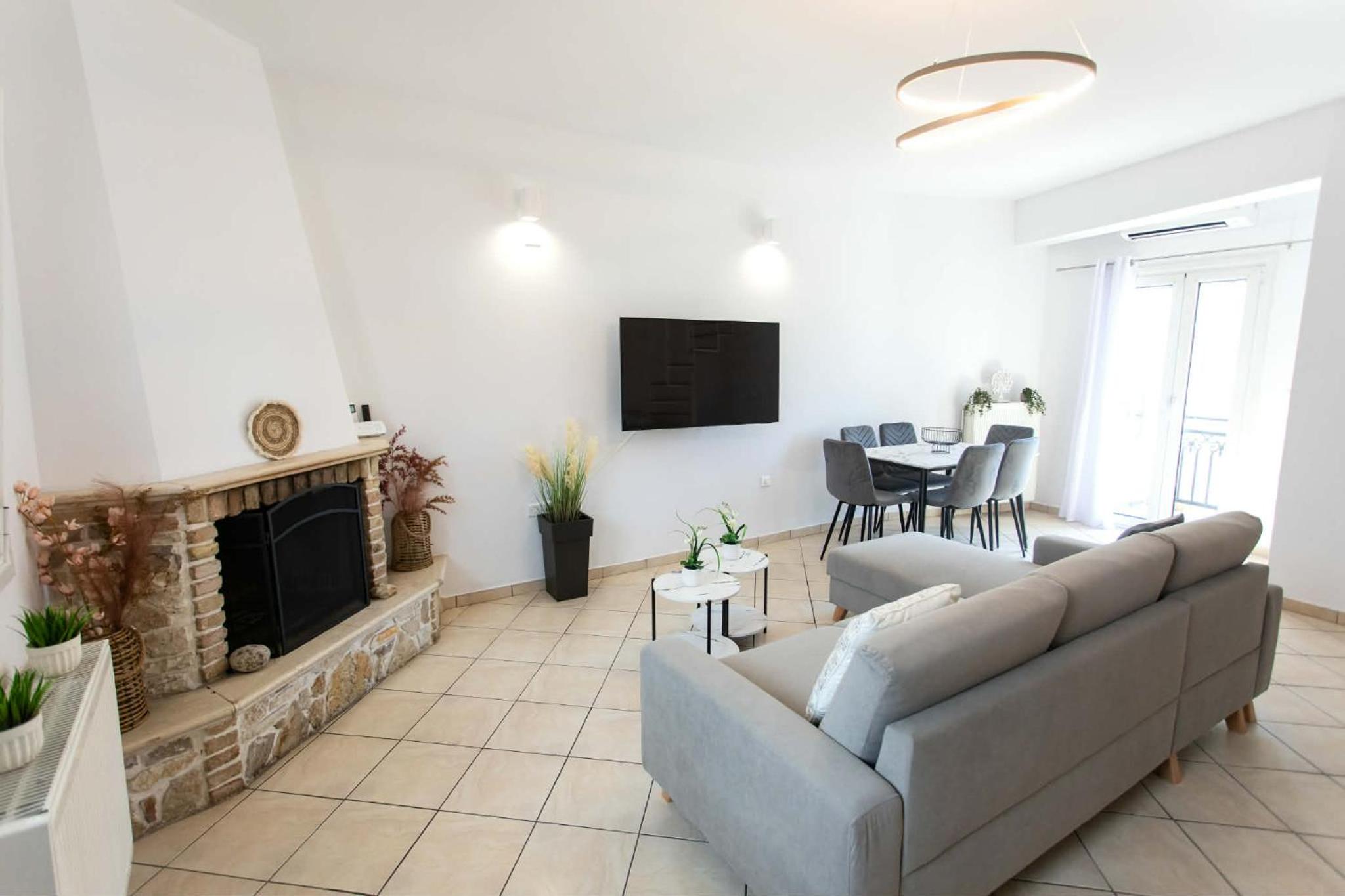 Two-Bedroom Apartment with View photo 2